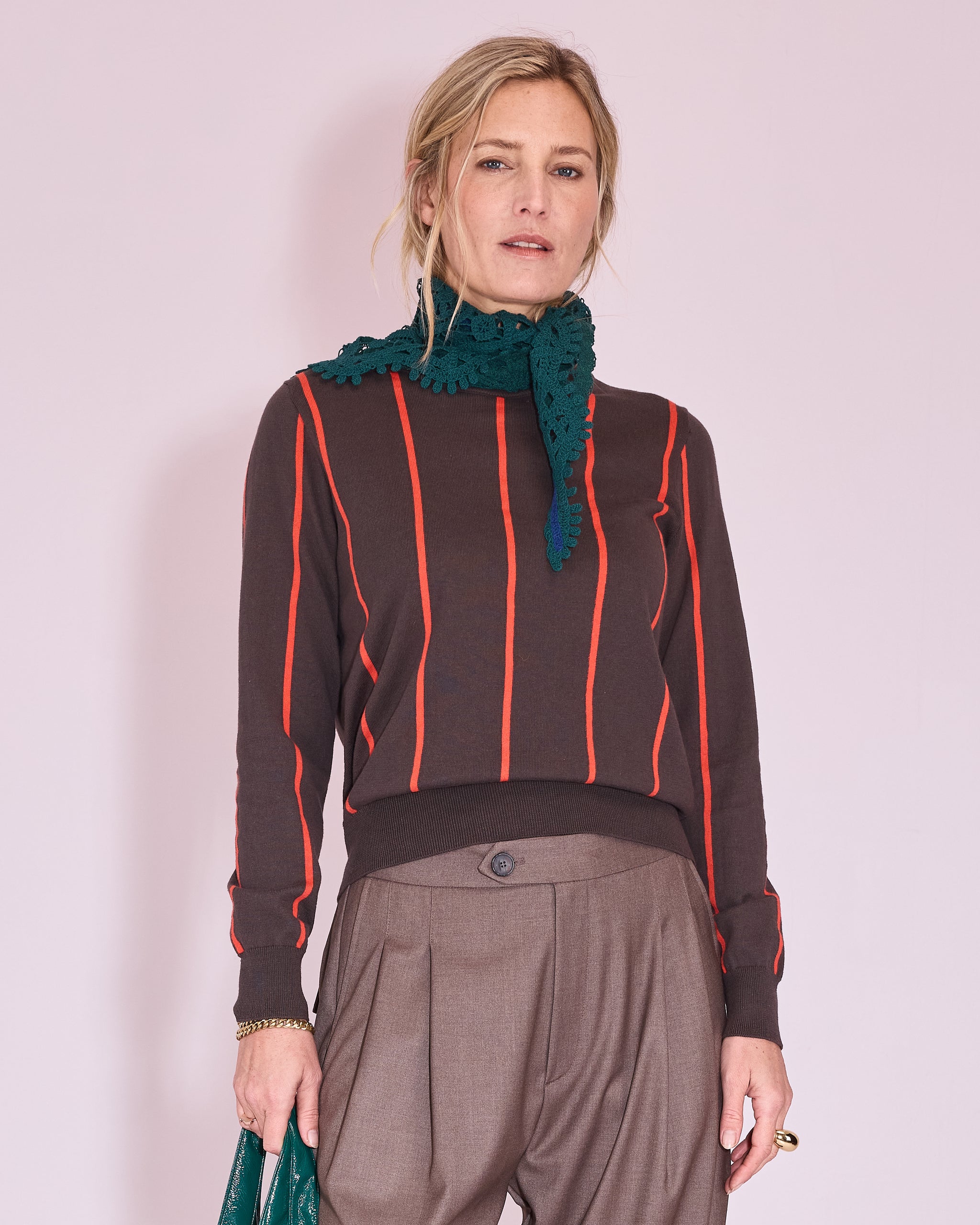 Jackson jumper in Turkish coffee/ red