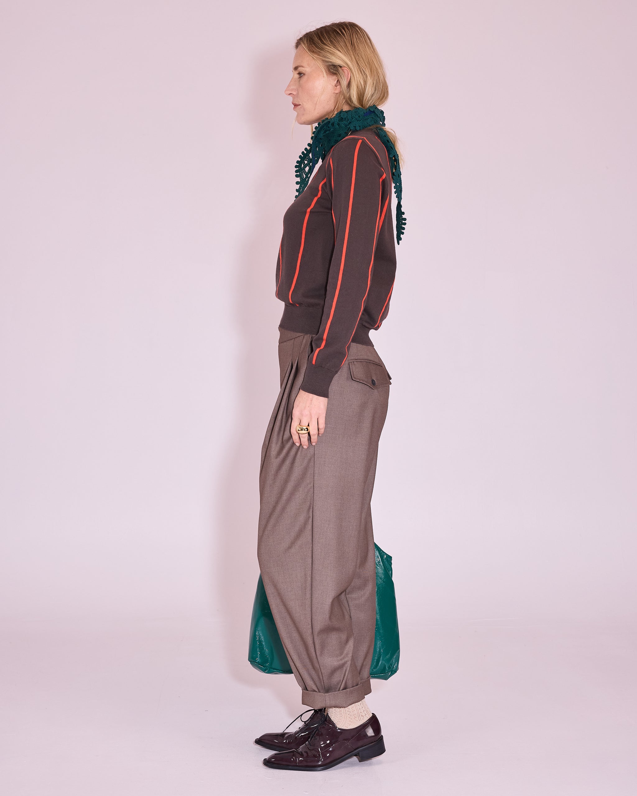 Jackson jumper in Turkish coffee/ red