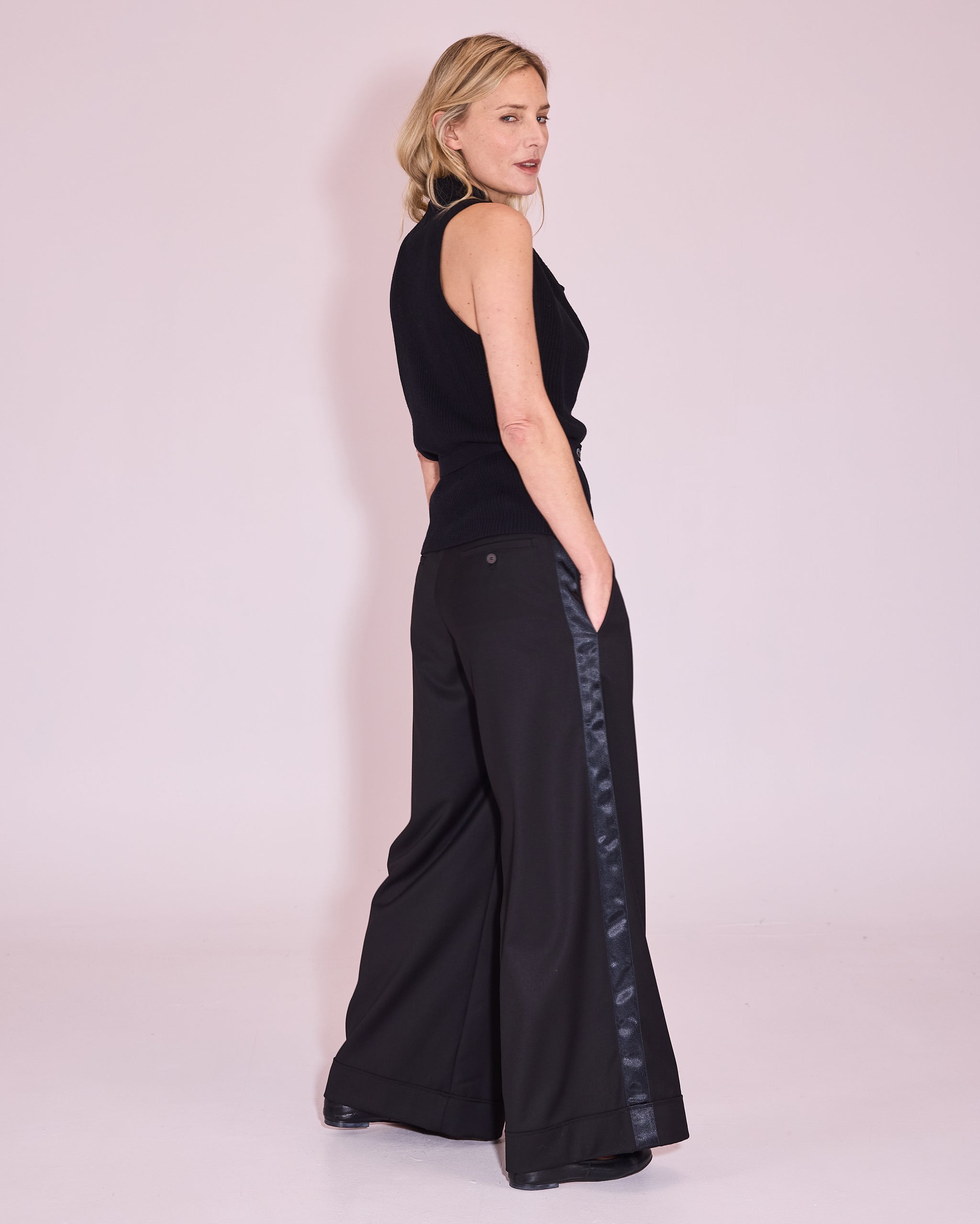Jeddah knitted top in black
