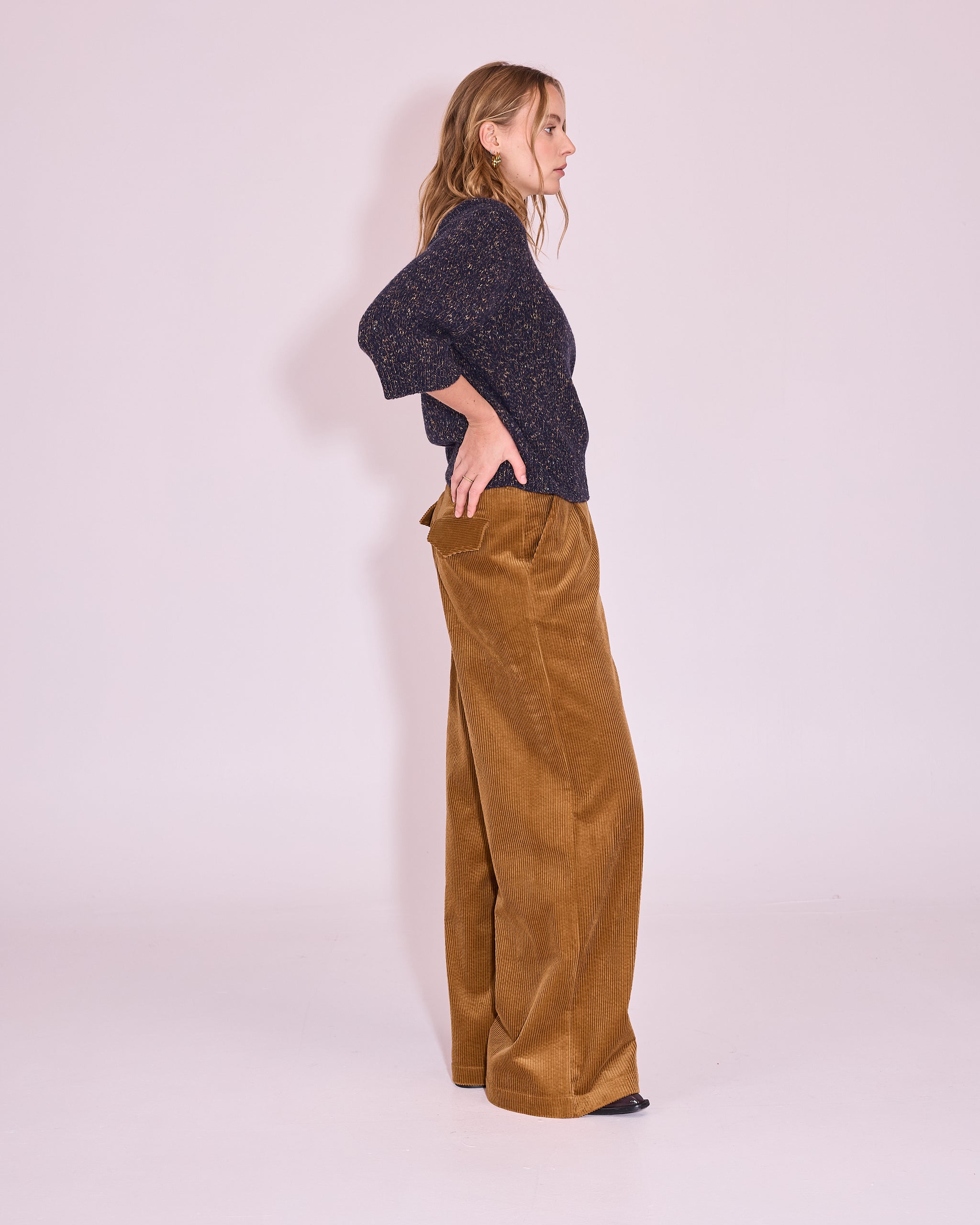 Jakarta trui in midnight blue / amber
