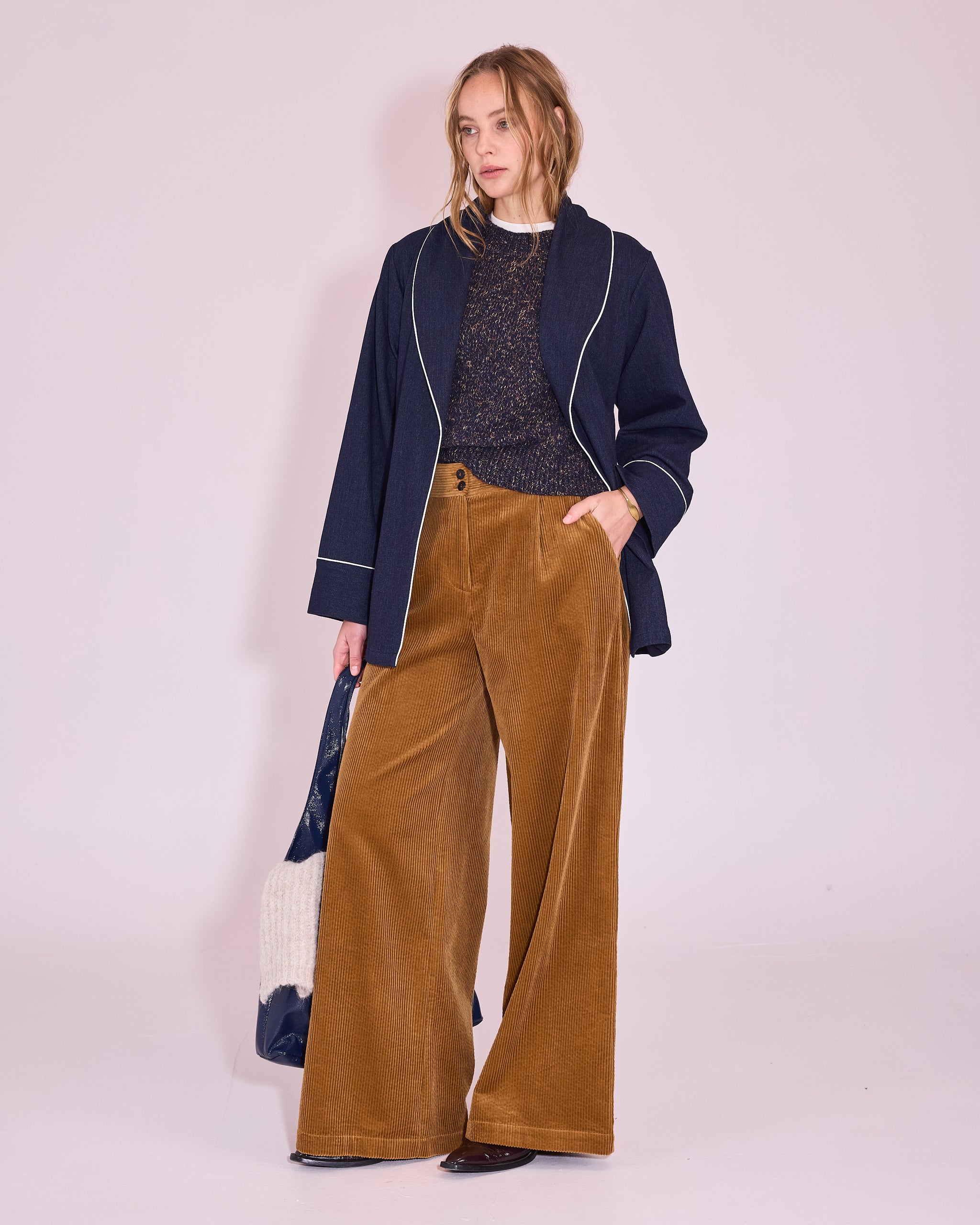 Jakarta trui in midnight blue / amber