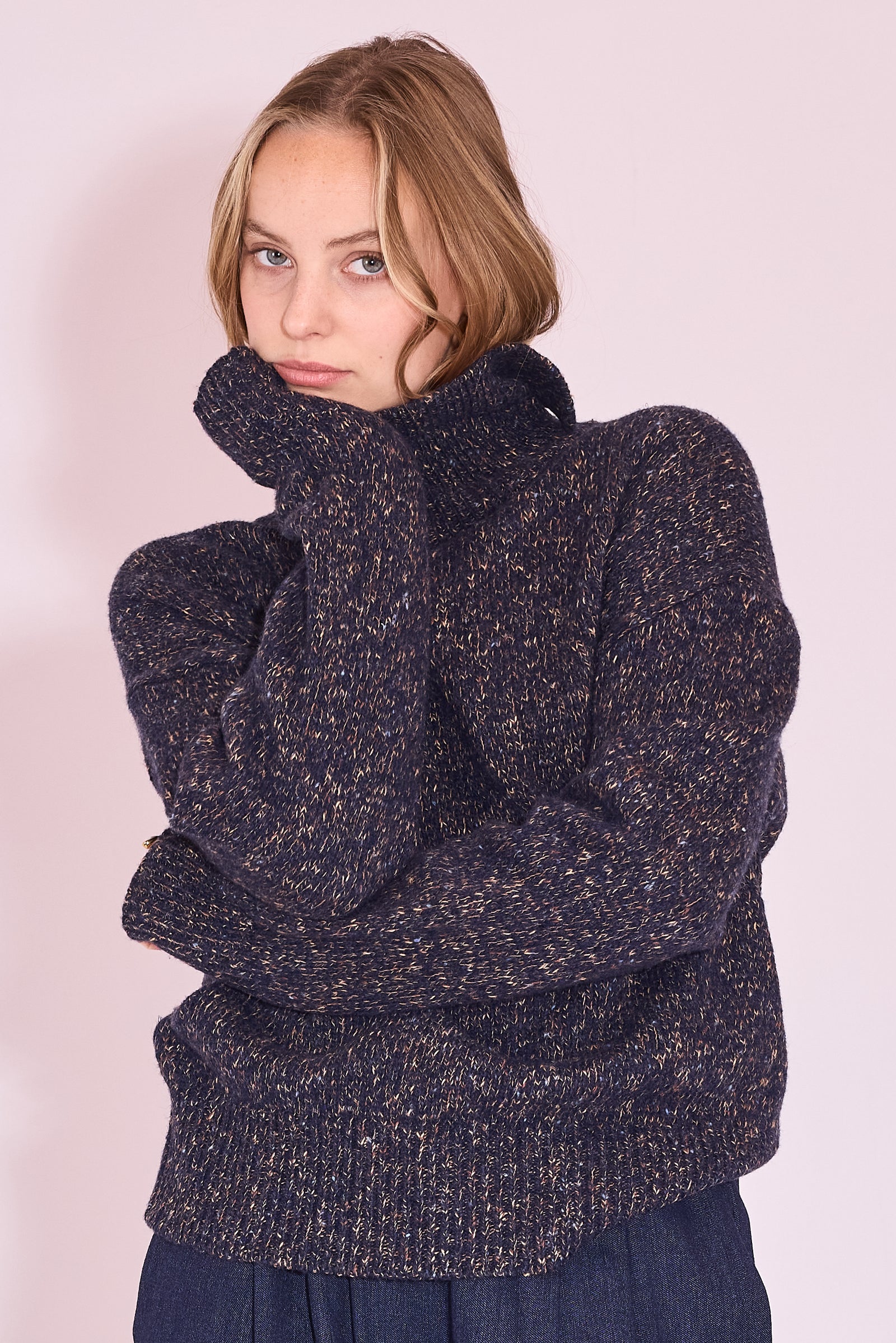Joure trui in midnight blue / amber