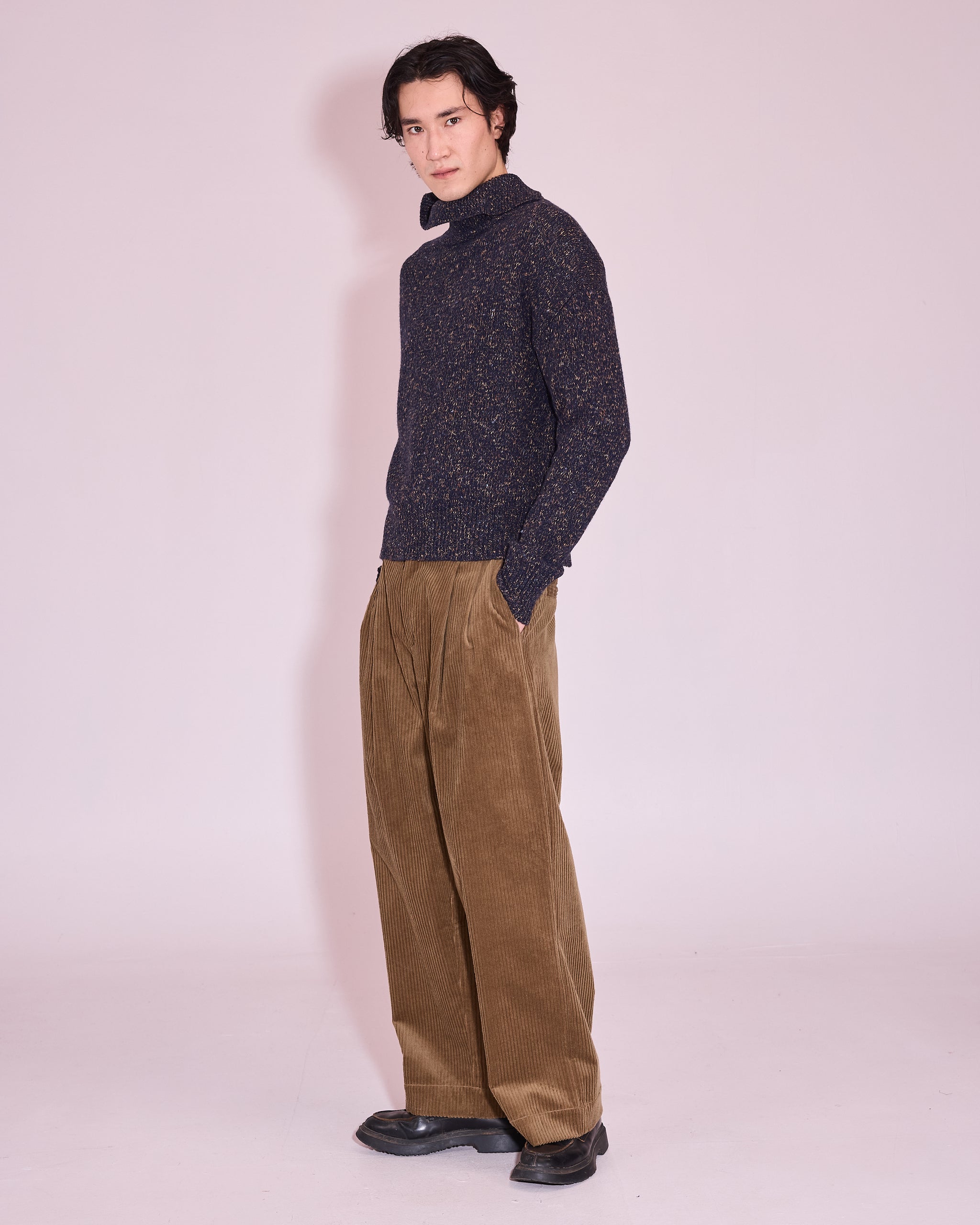 Joure trui in midnight blue / amber