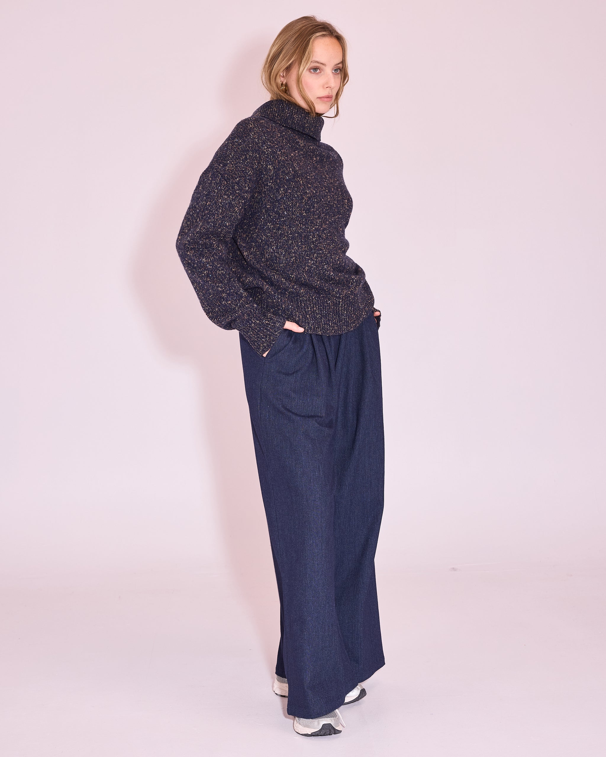 Joure trui in midnight blue / amber