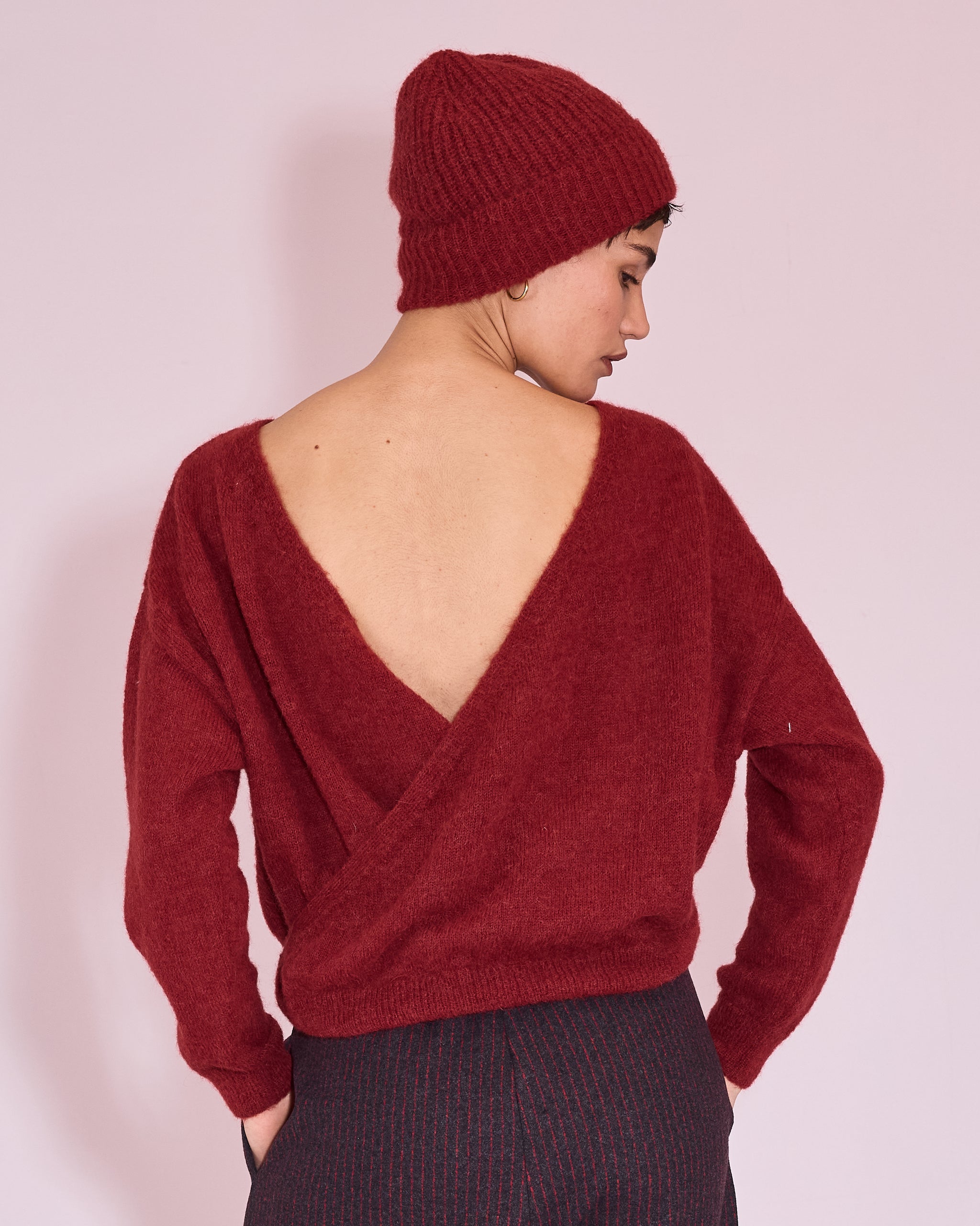 Janabaai overslag trui in dark ruby