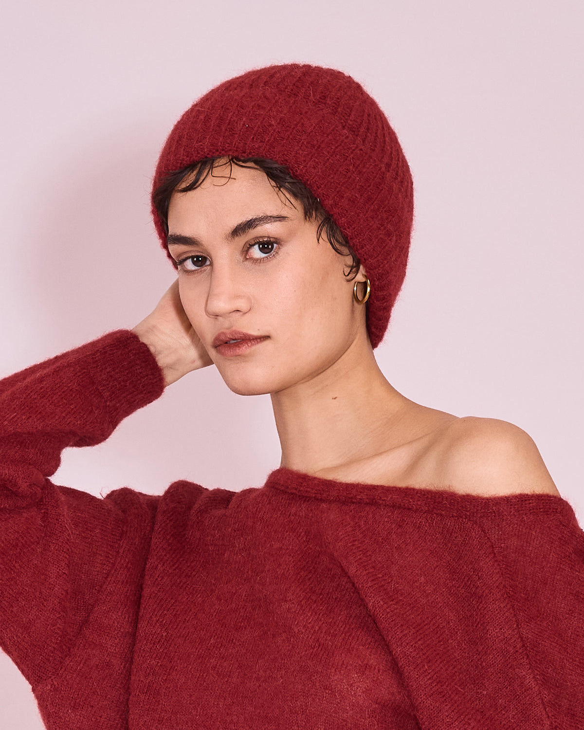 Janella muts in dark ruby