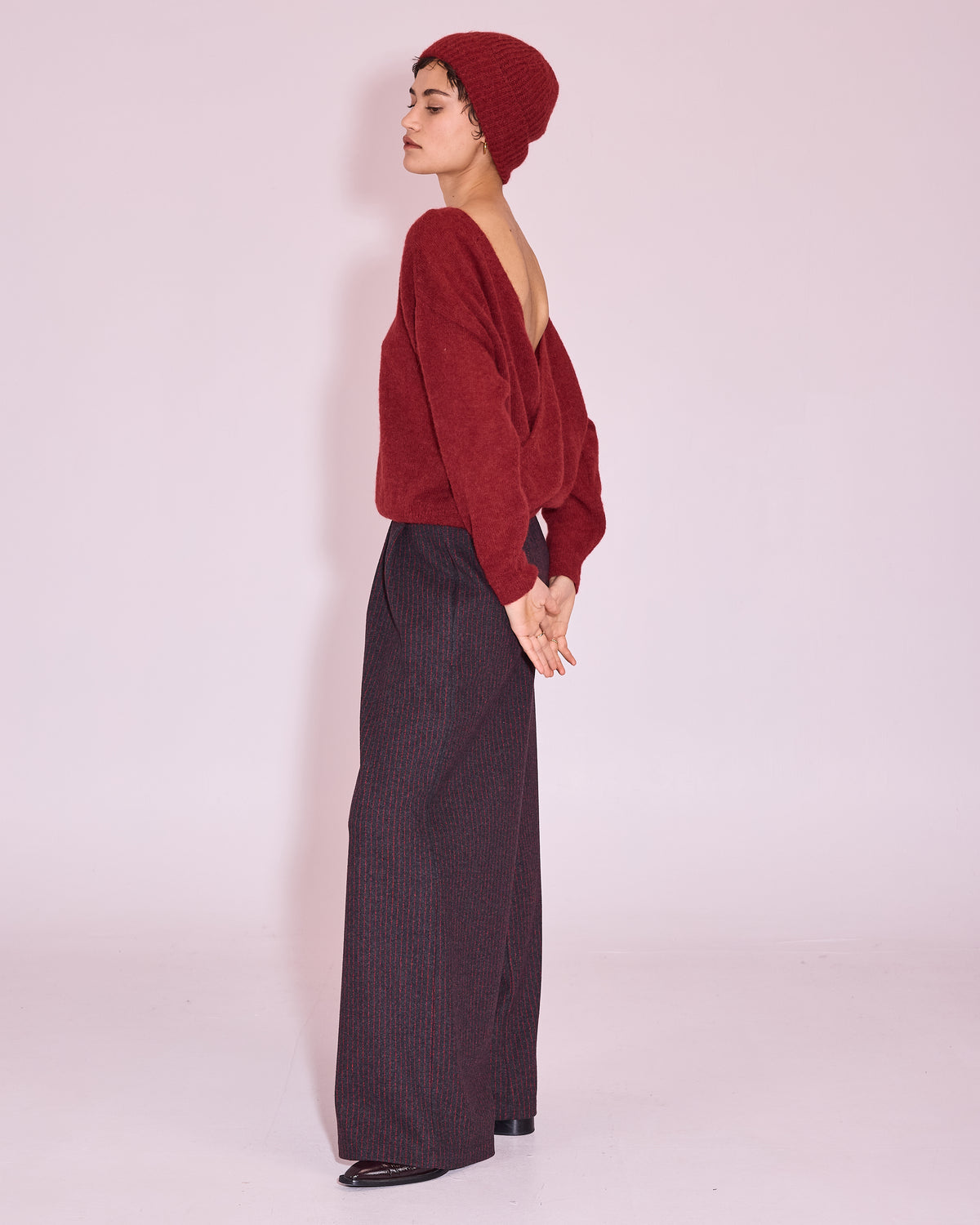 Janella muts in dark ruby