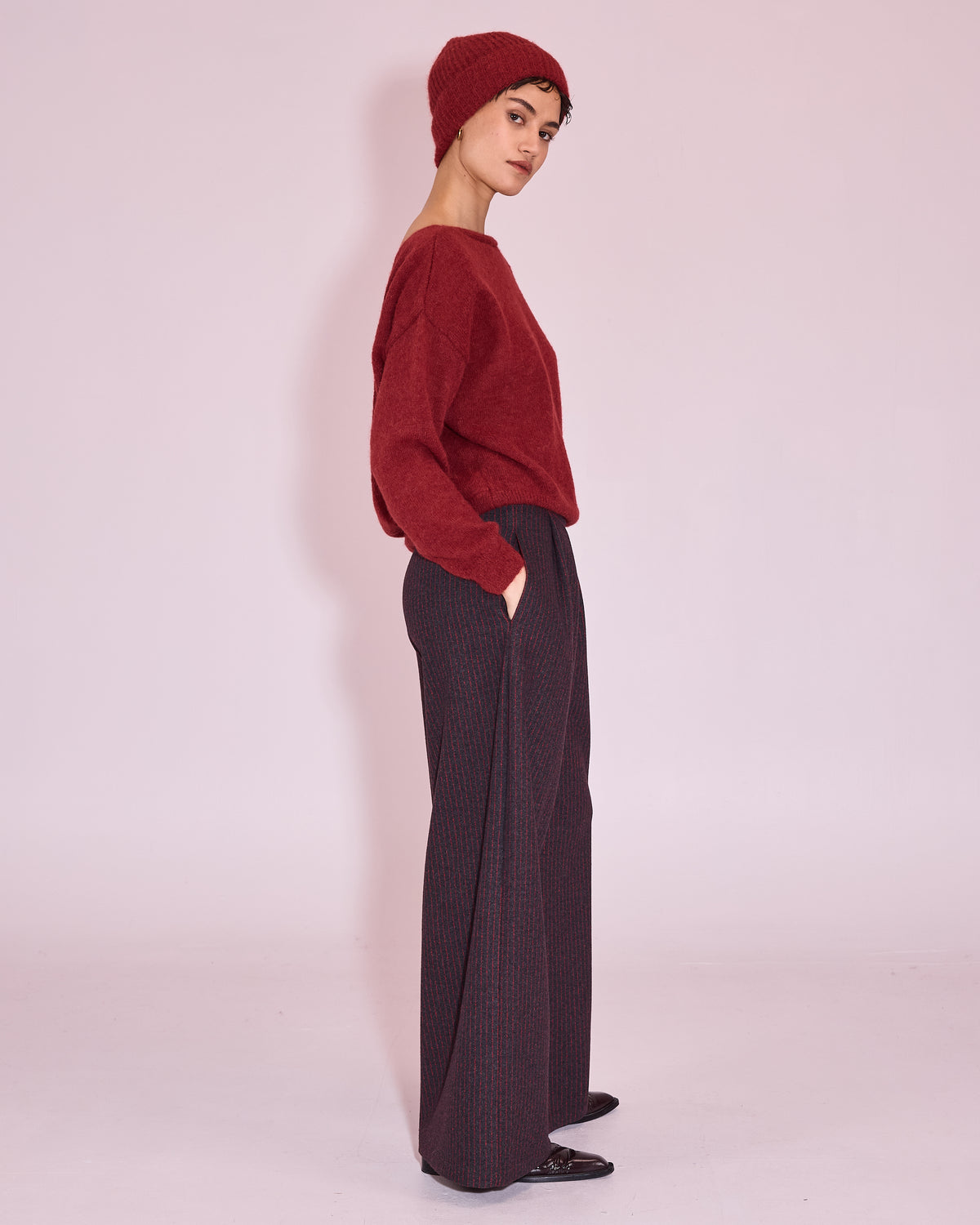Janella muts in dark ruby