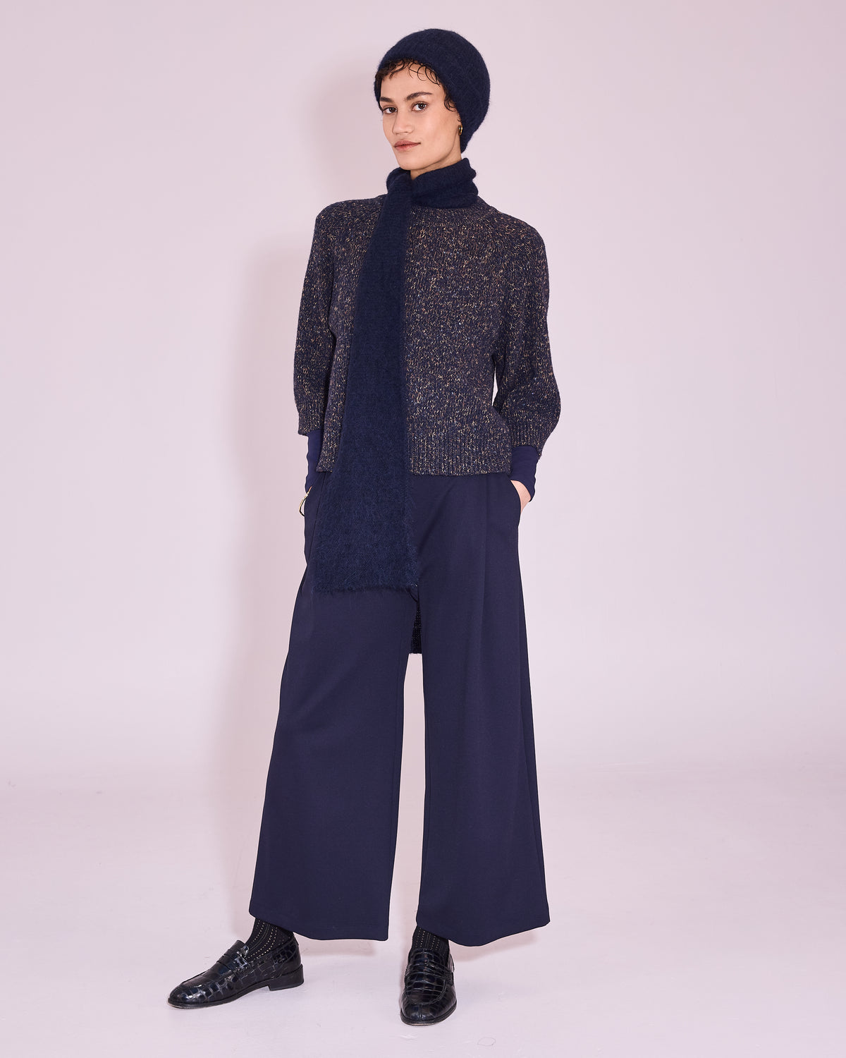 Janella muts in midnight blue