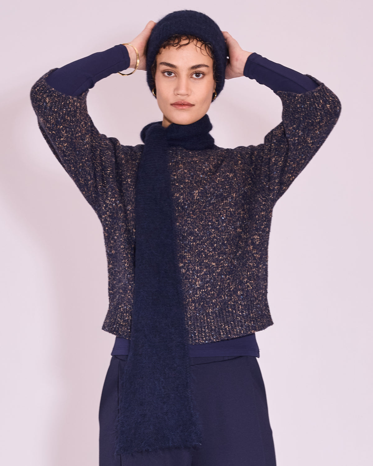 Janella muts in midnight blue