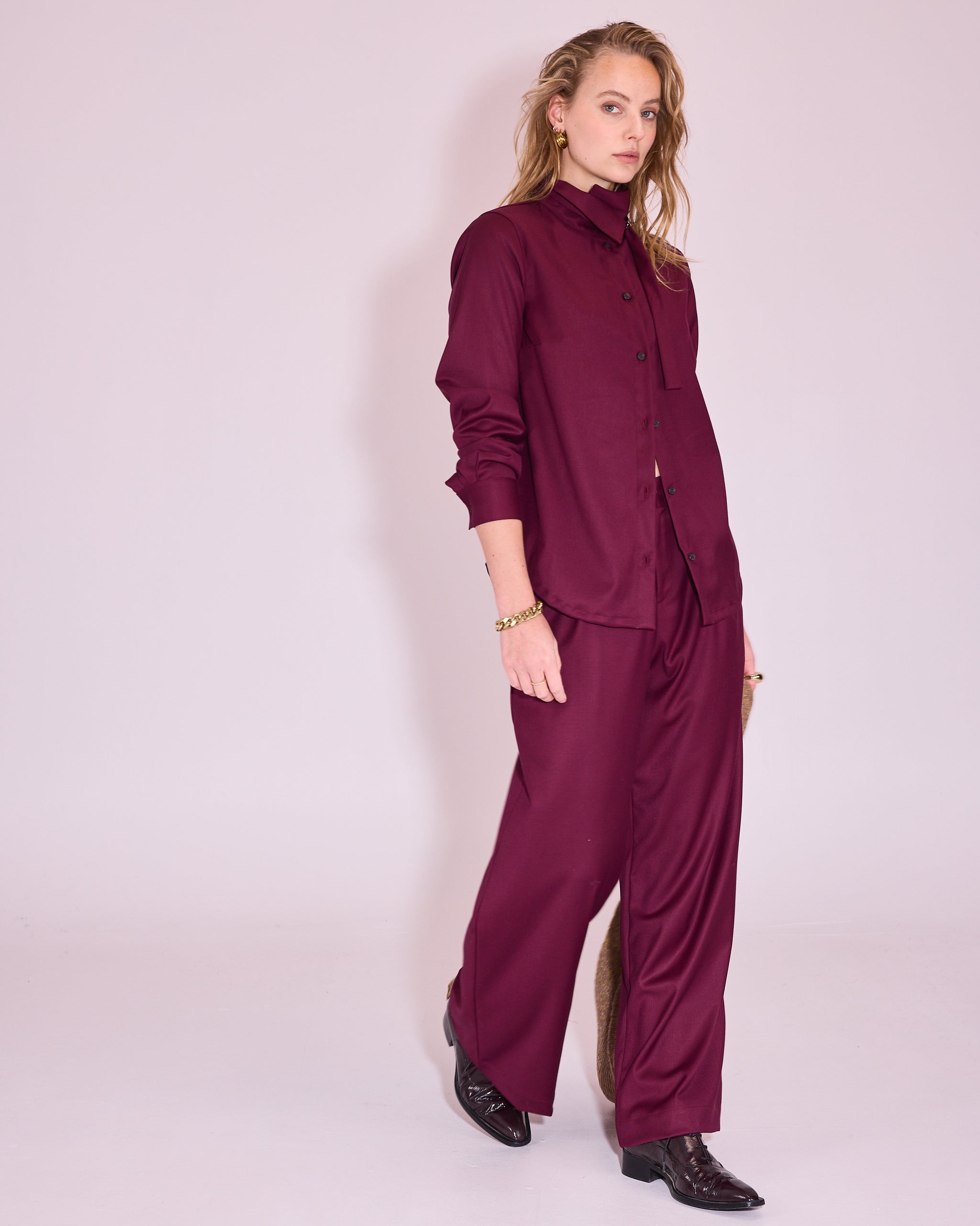 James broek in red plum