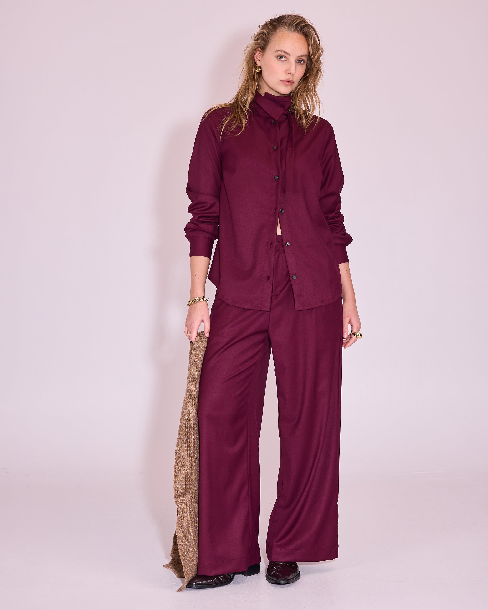 James broek in red plum