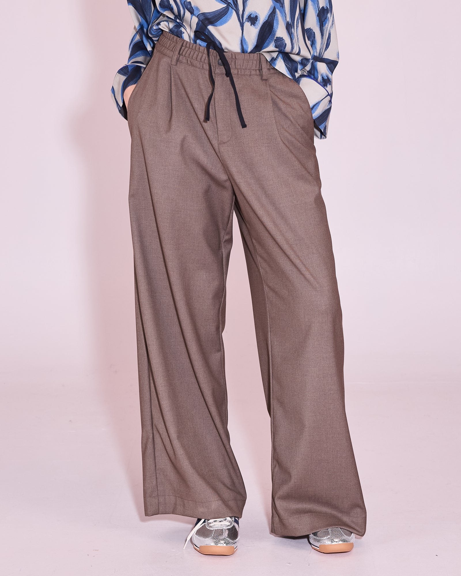 James broek in taupe mêlée