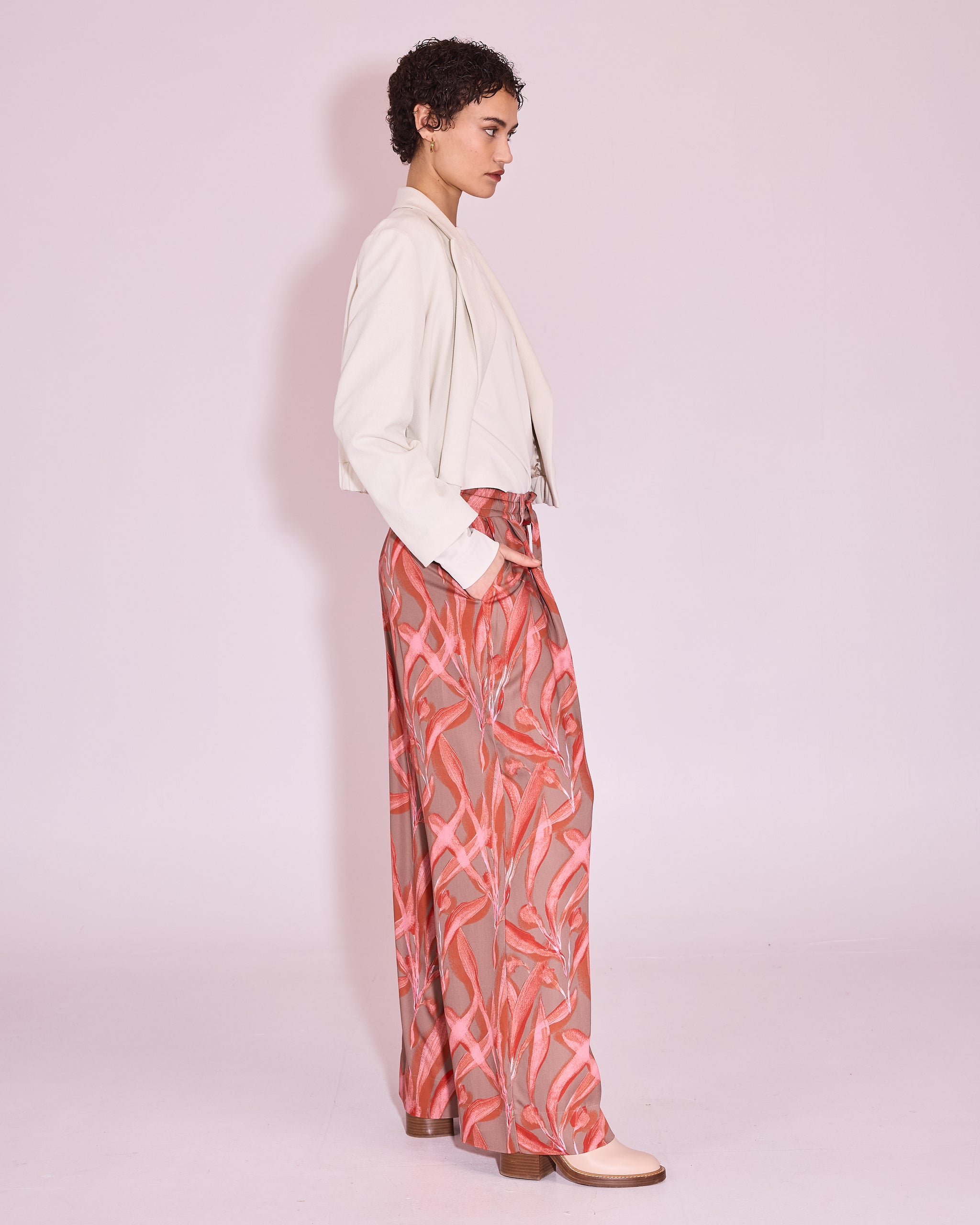 Haiko trousers in red leaves
