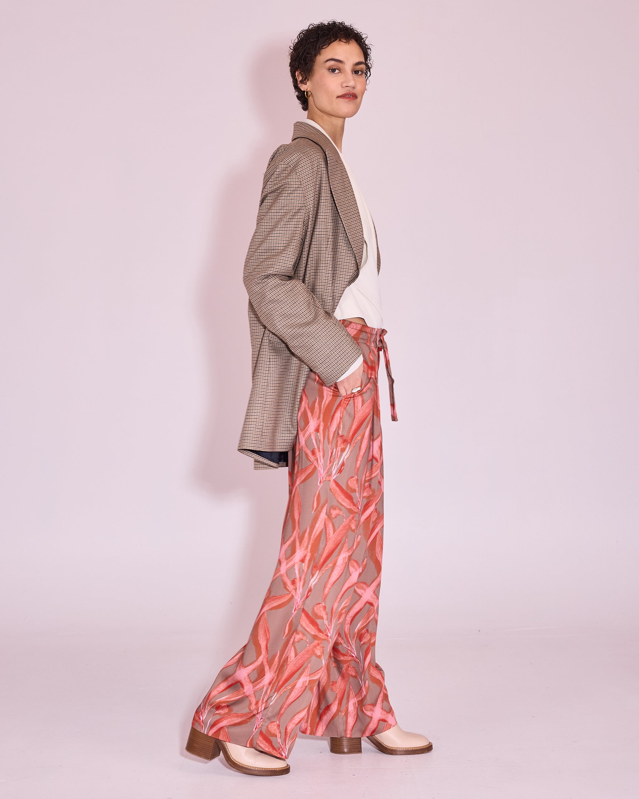 Haiko trousers in red leaves