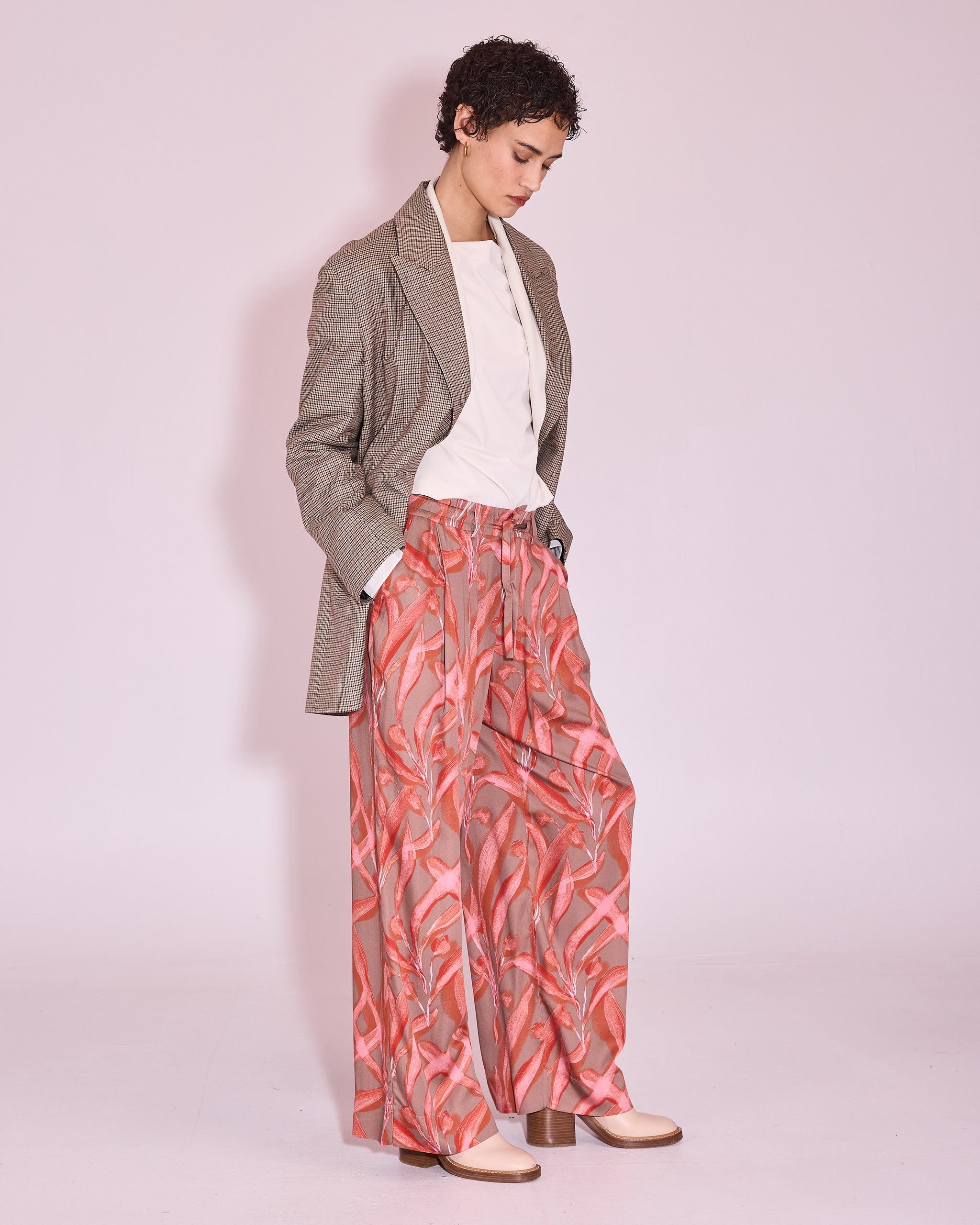 Haiko trousers in red leaves