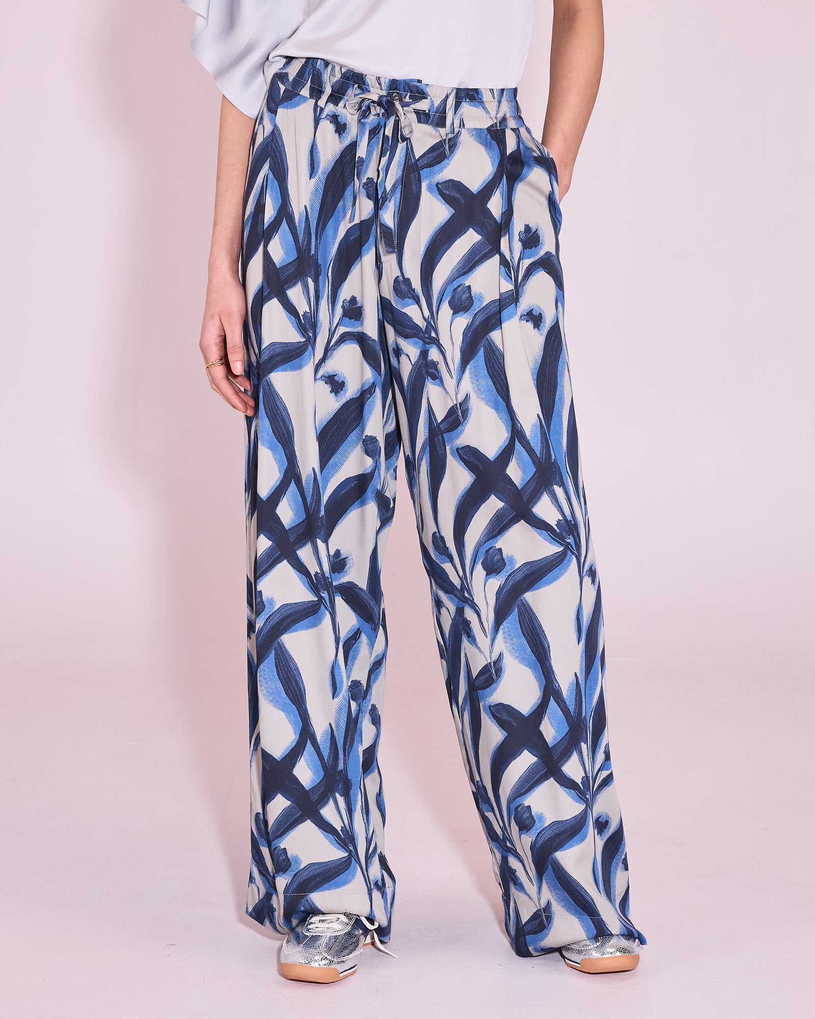 Haiko trousers in blue leaves