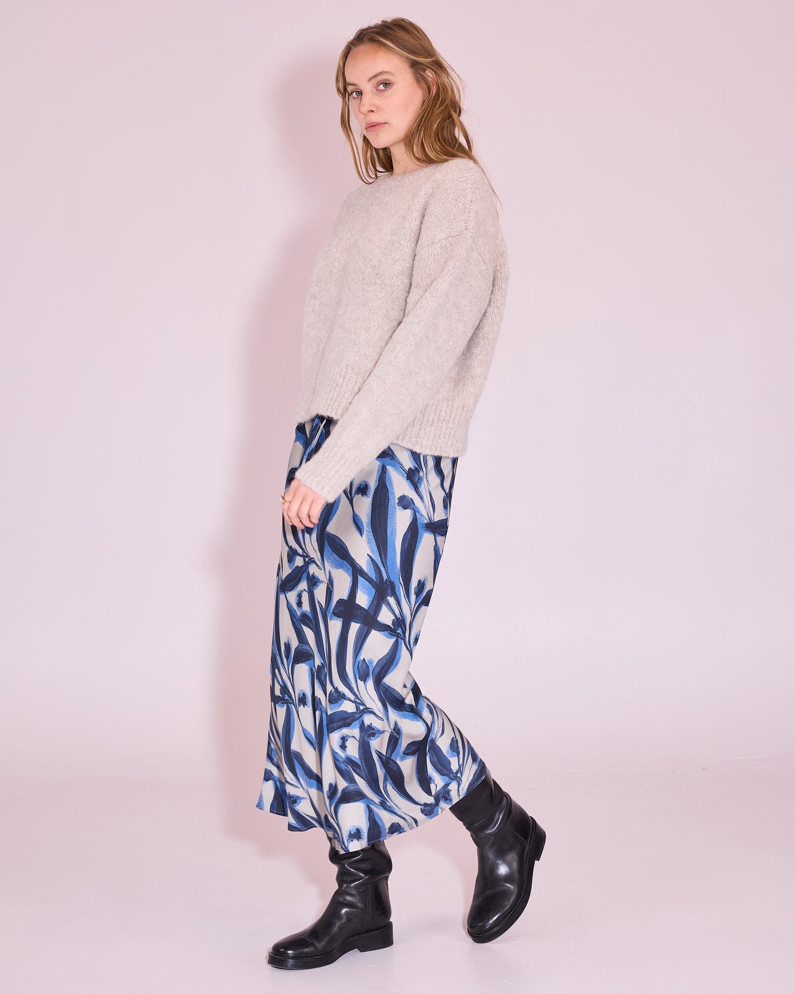 Hinda skirt in blue leaves