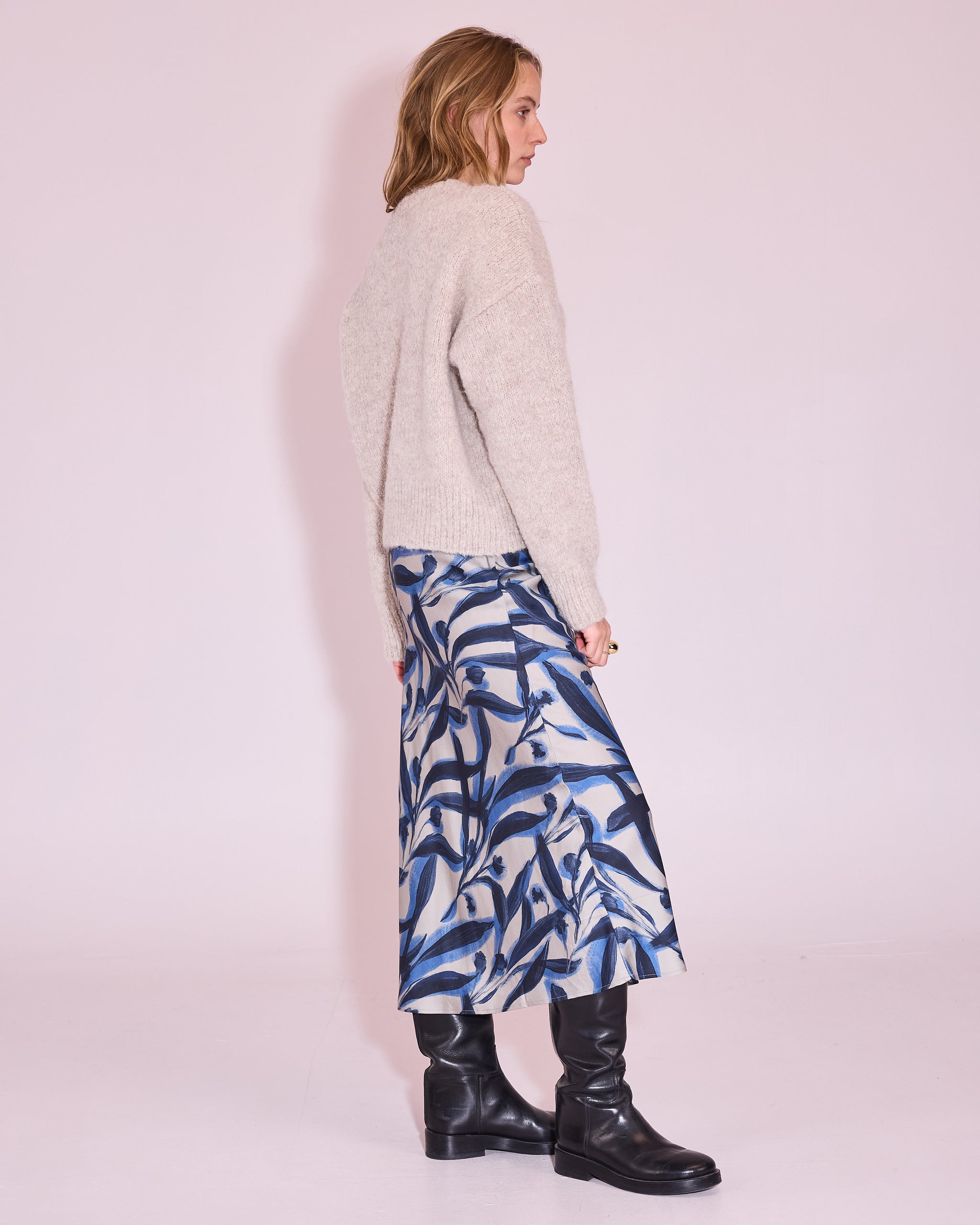 Hinda rok in blue leaves