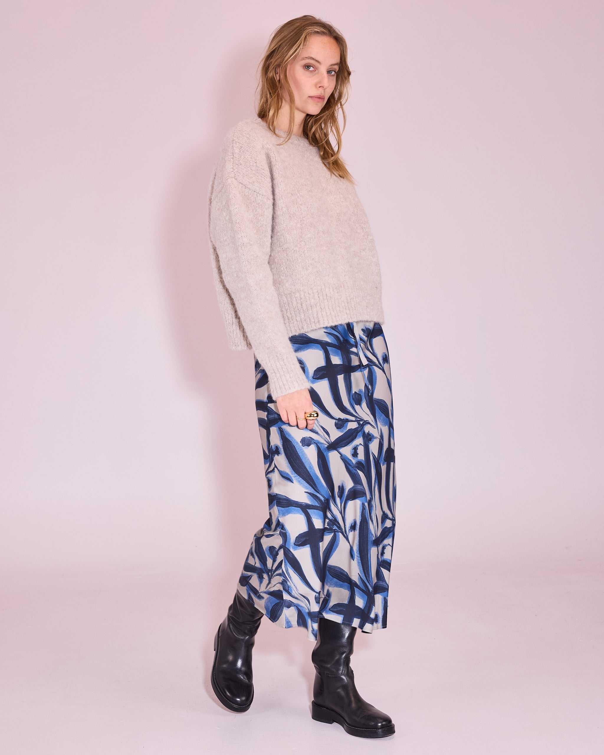 Hinda rok in blue leaves