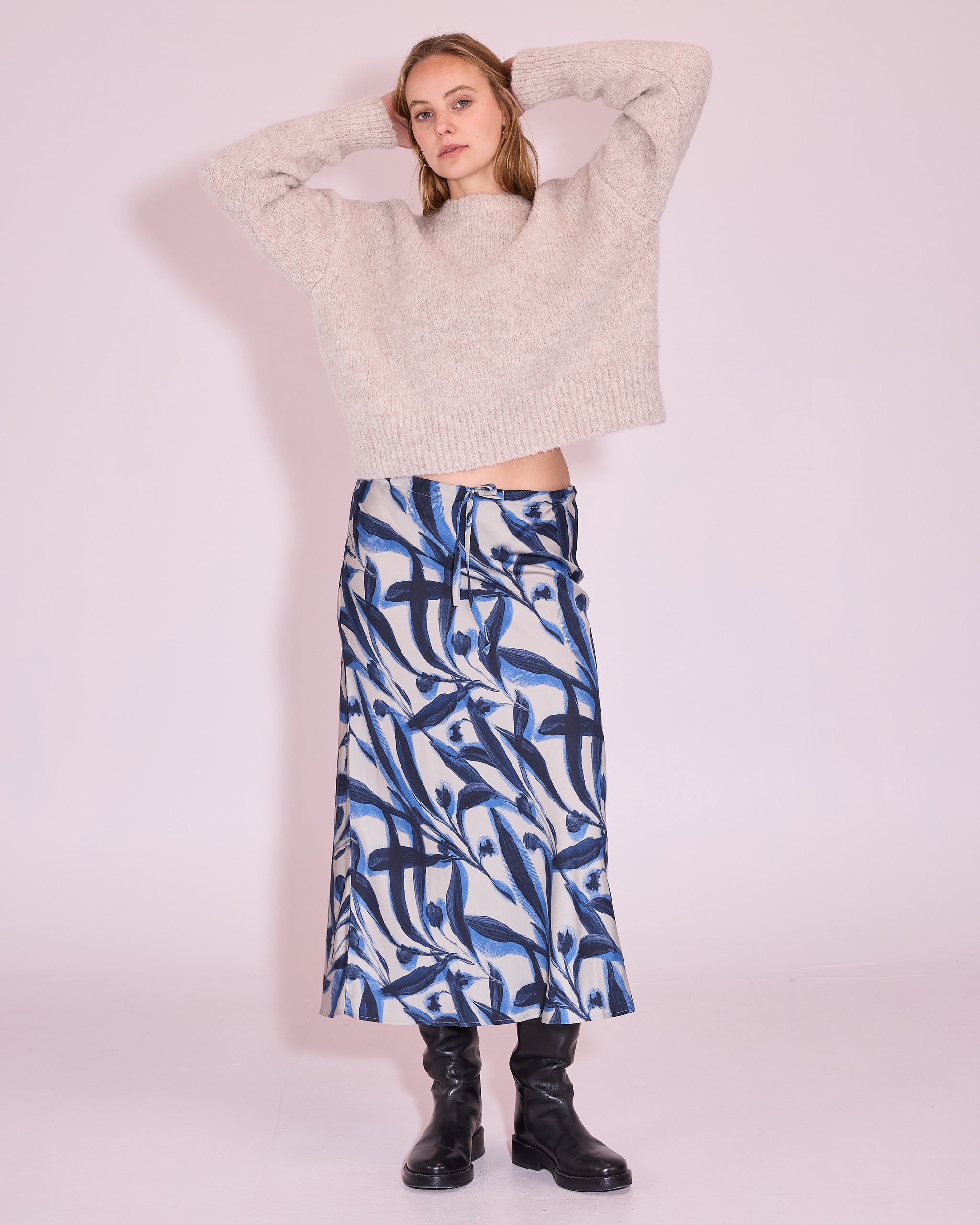 Hinda rok in blue leaves