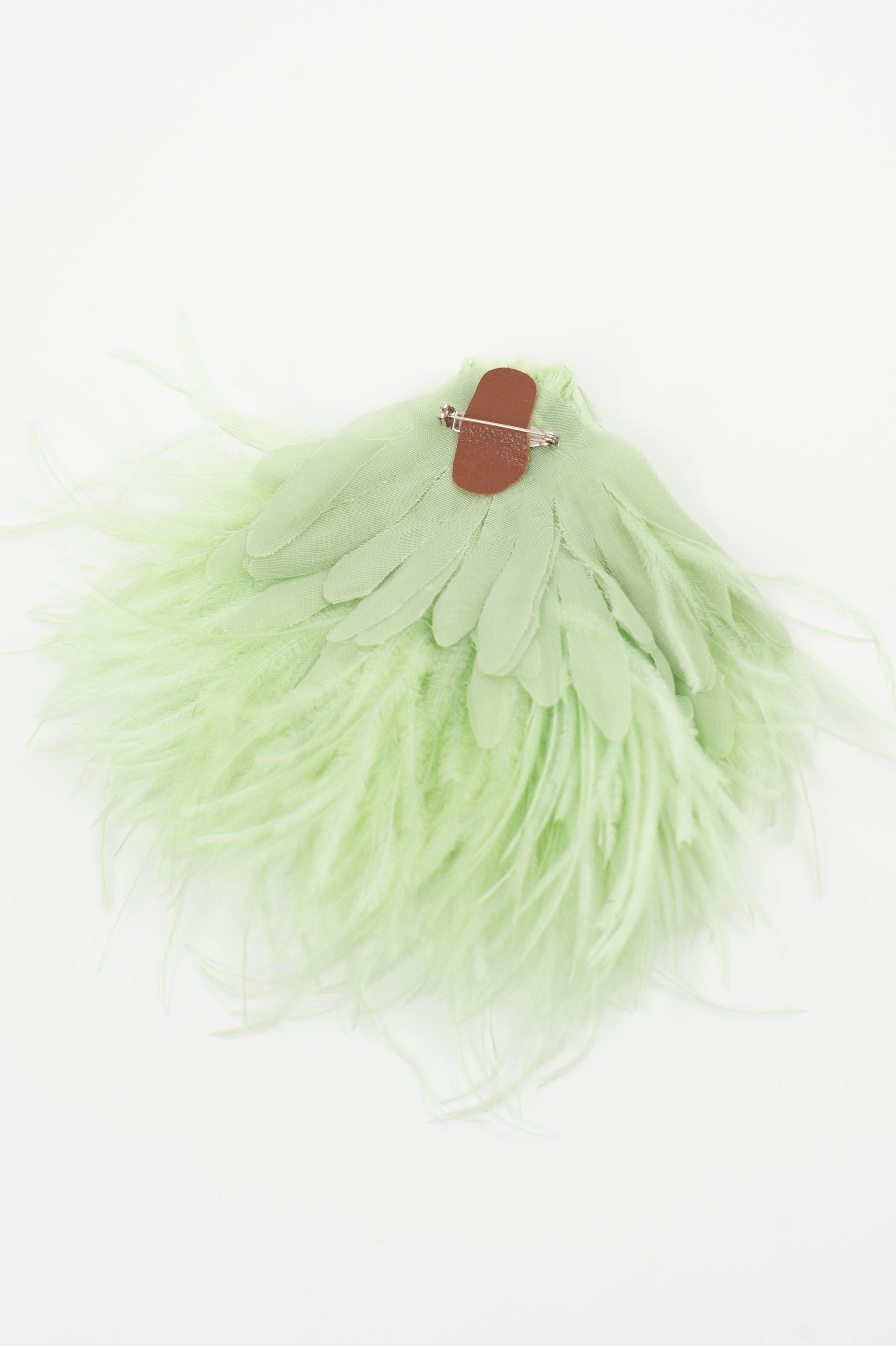Broche Zaza avec plumes menthe 
