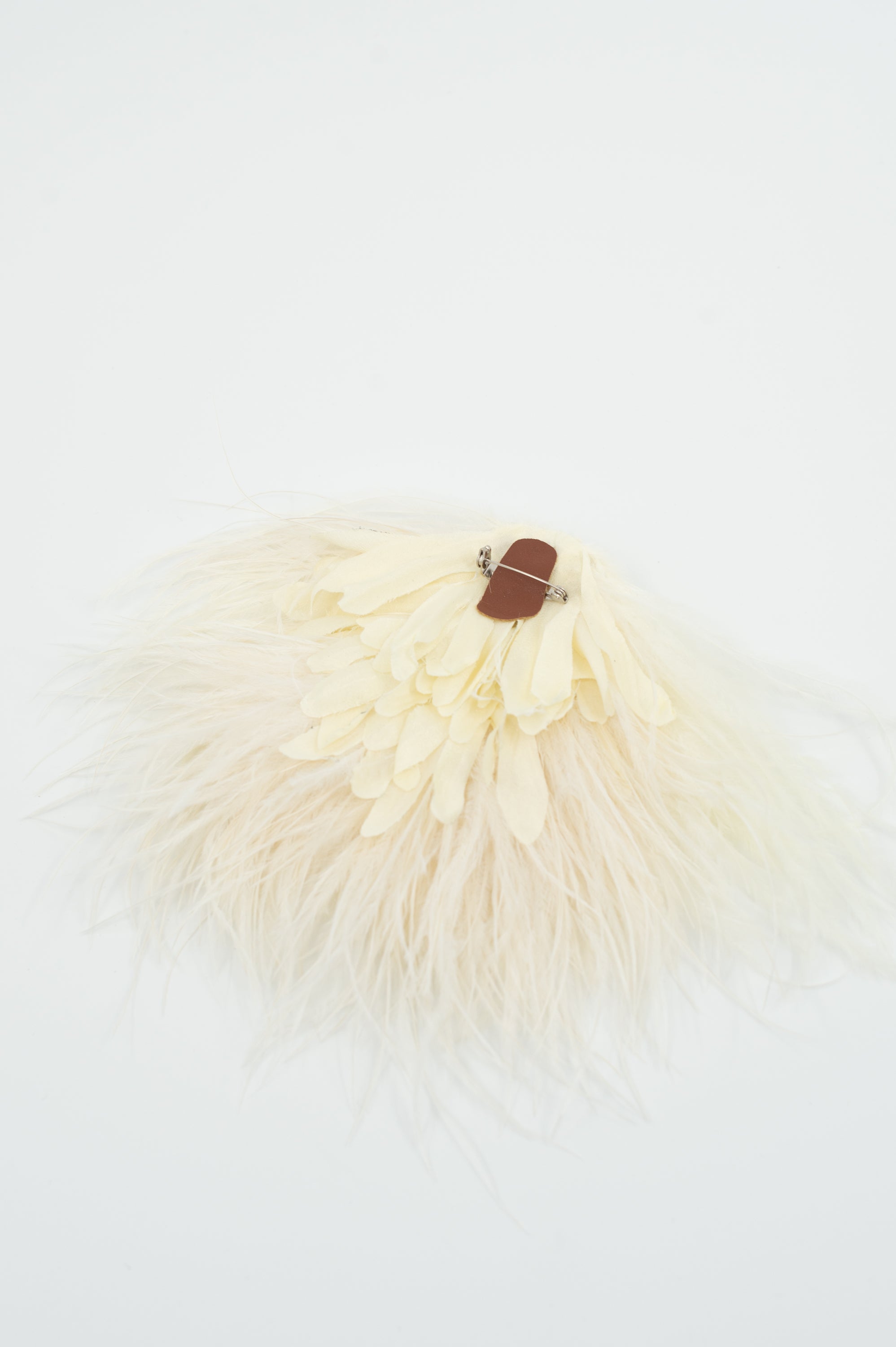 Broche Zaza avec plumes ecru