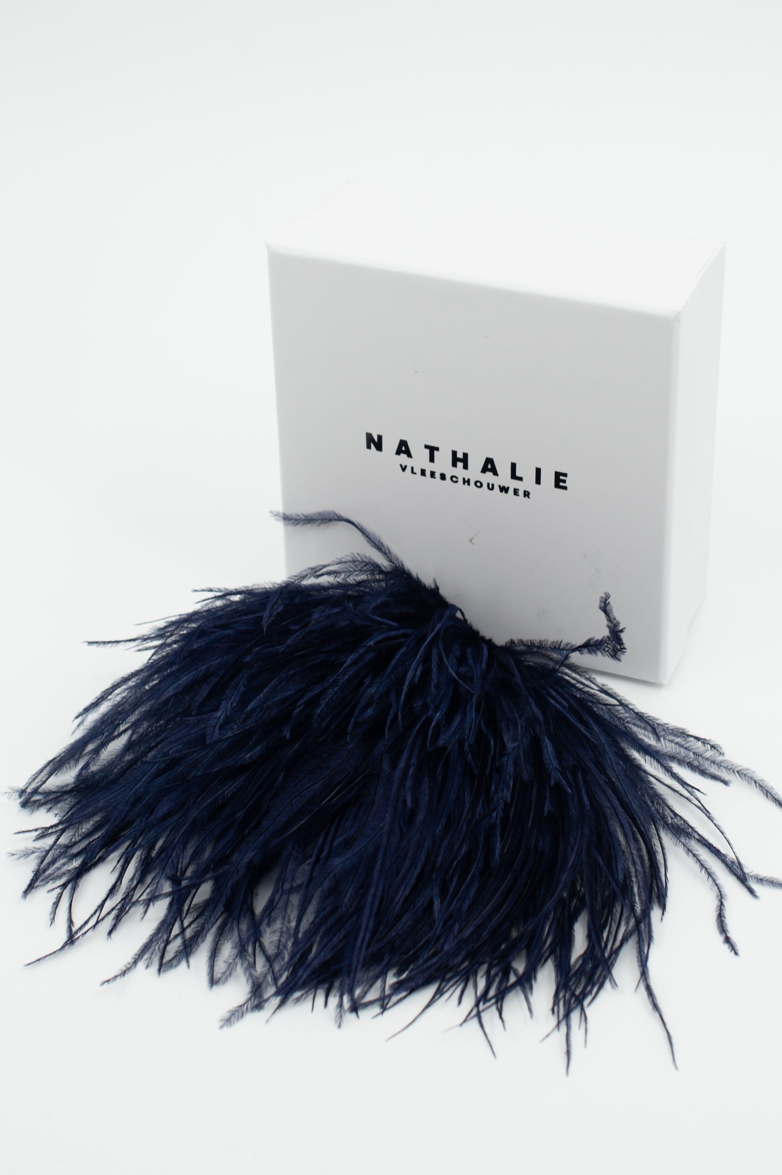 Zaza Brosche mit Federn in Indigo