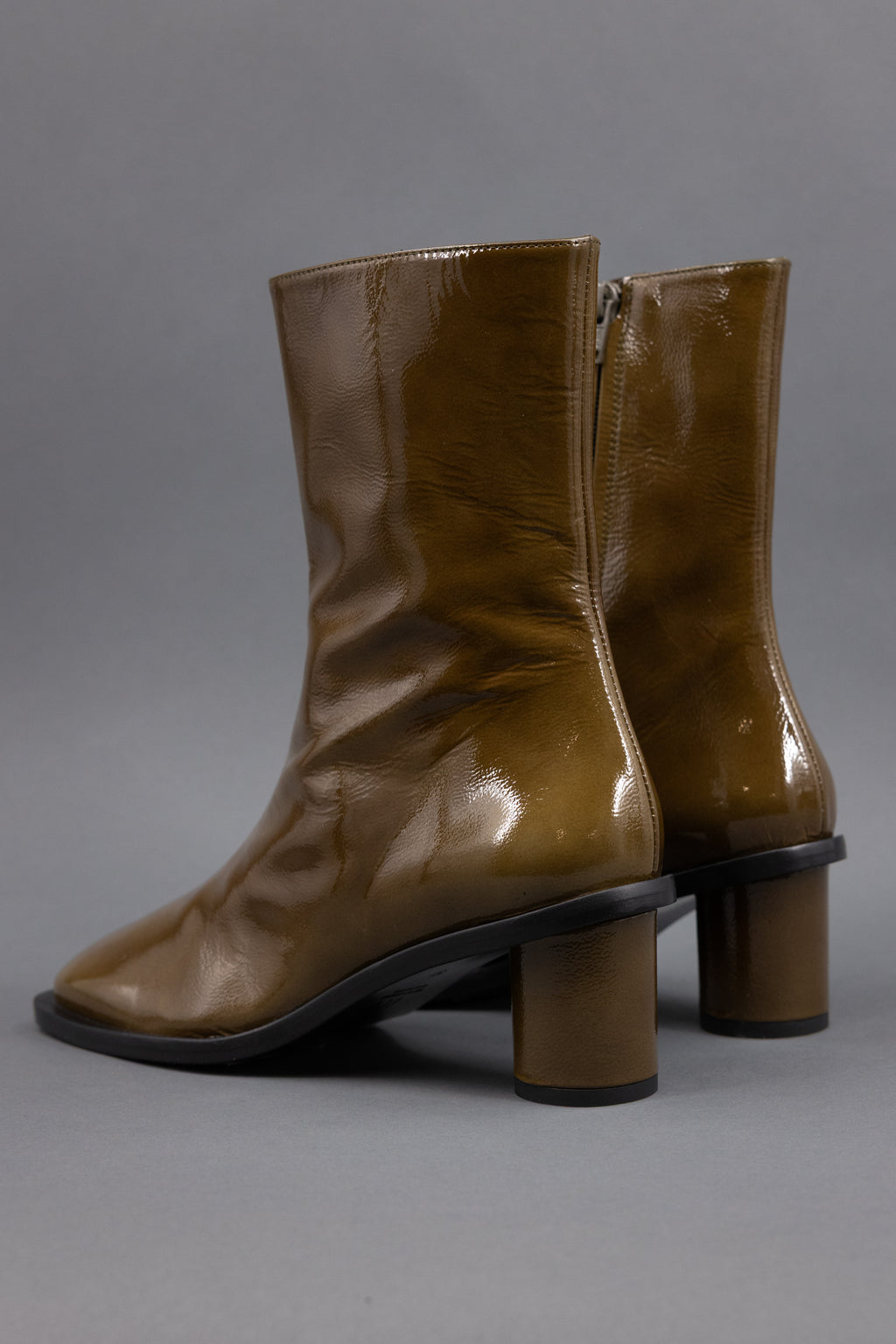 Grada laarsje in patent olive