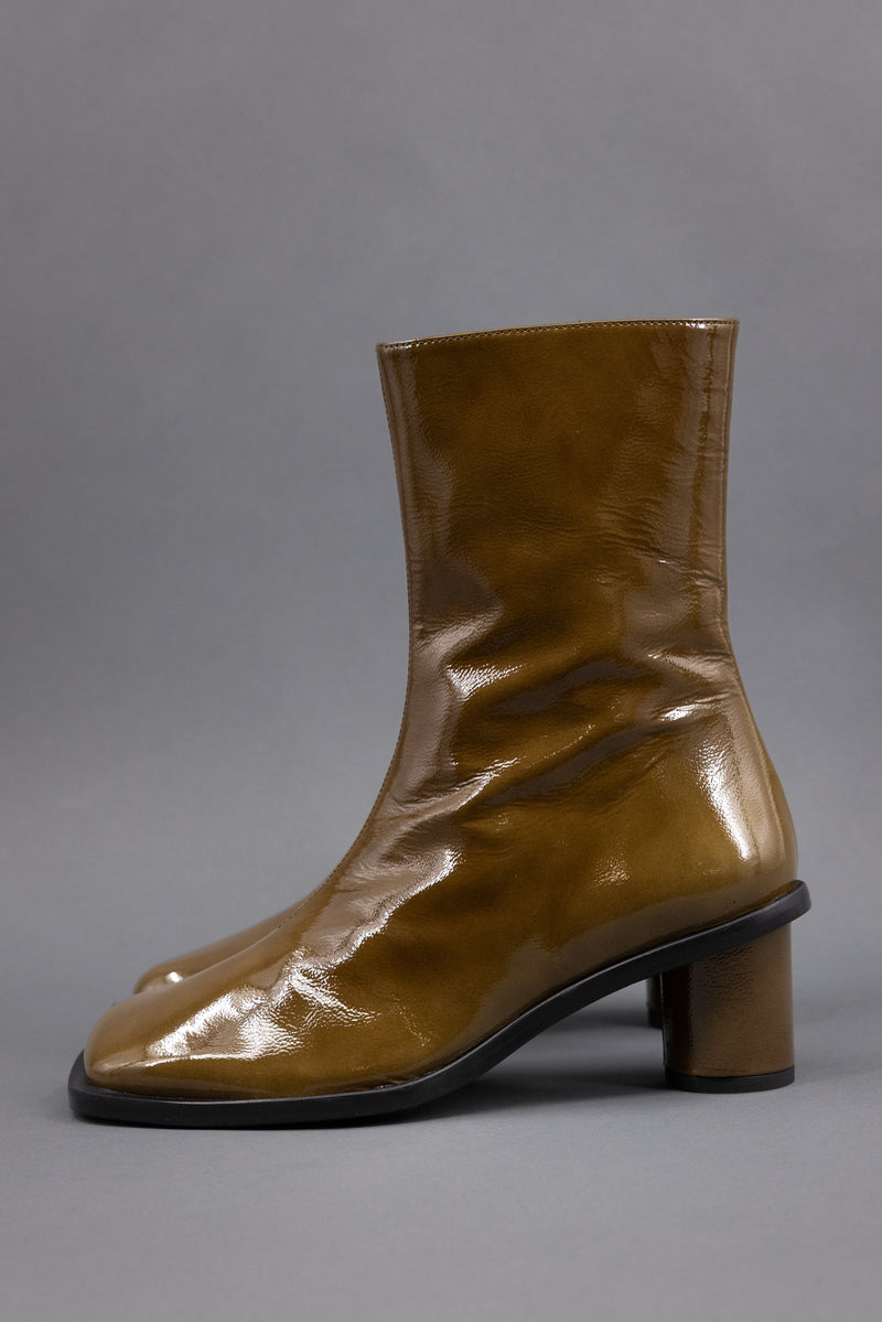 Grada laarsje in patent olive