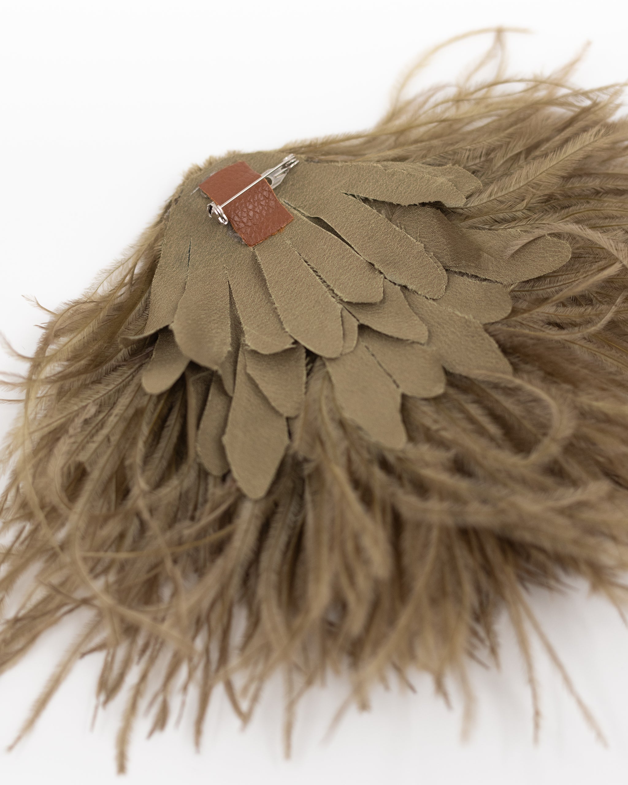 Zaza feathers brooch in sepia brown