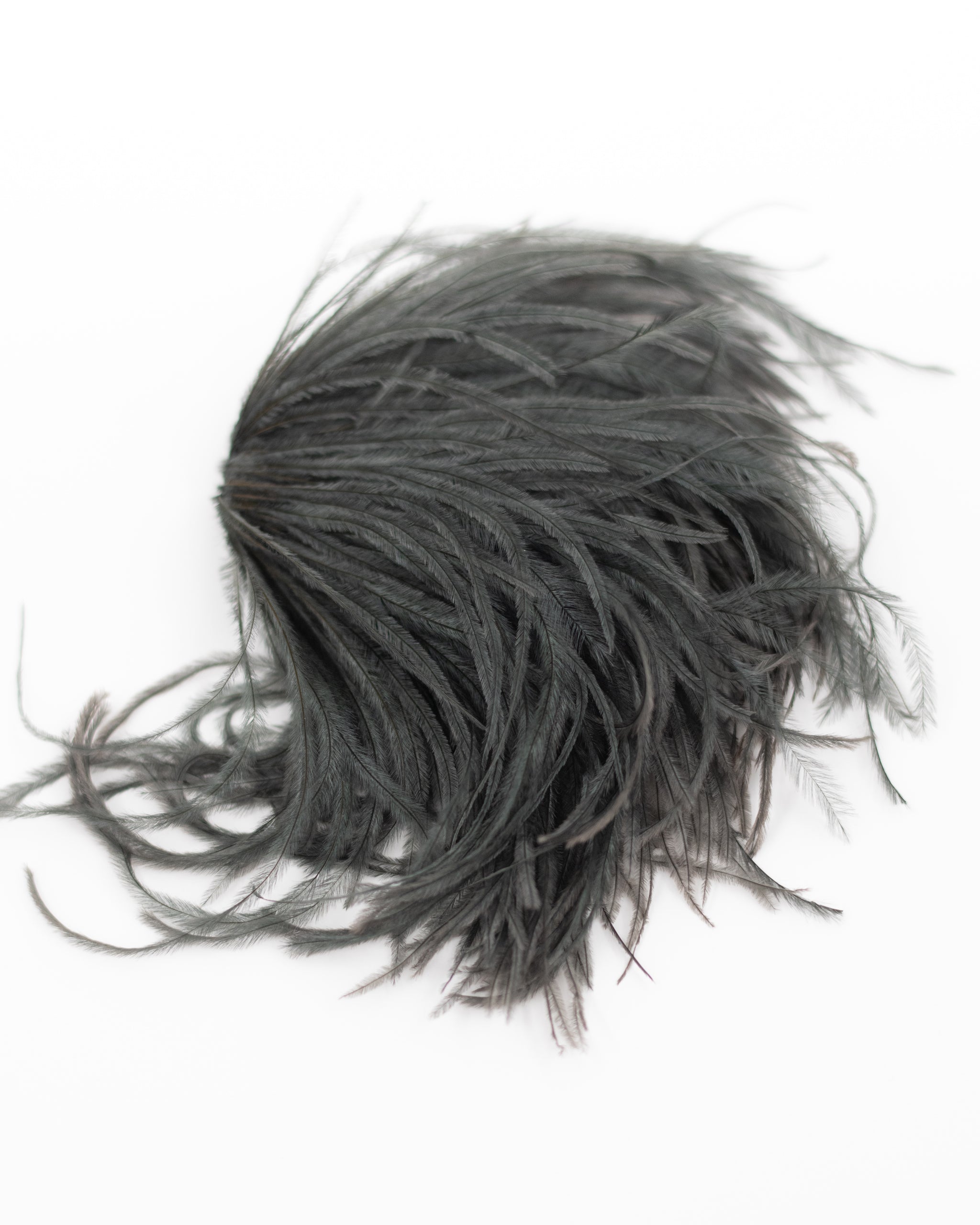 Zaza broche met veren in winter moss