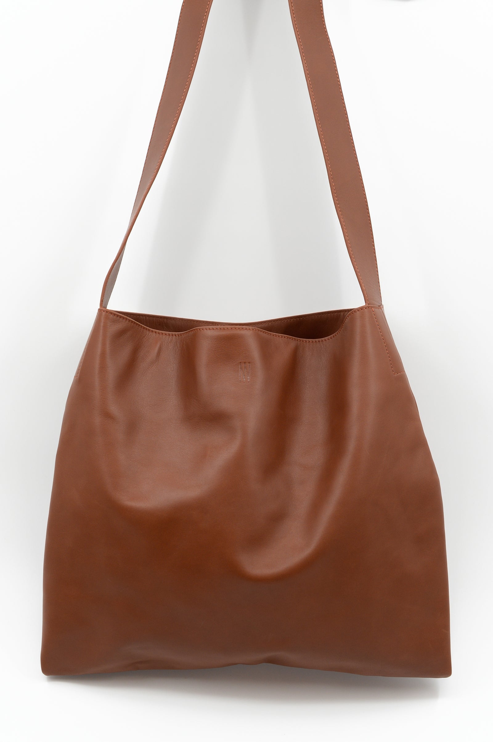 Große Crossbody-Handtasche aus cognacfarbenem Nappaleder