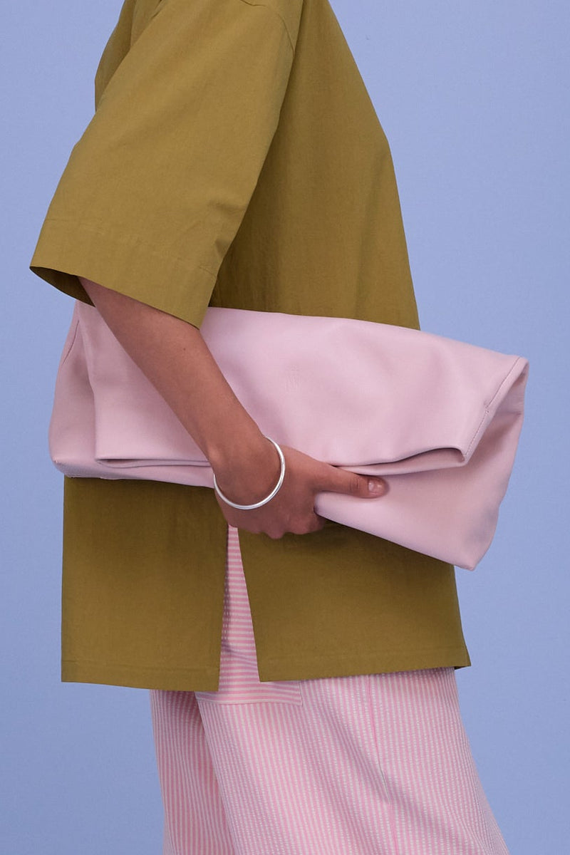 Pochette en rose brumeux