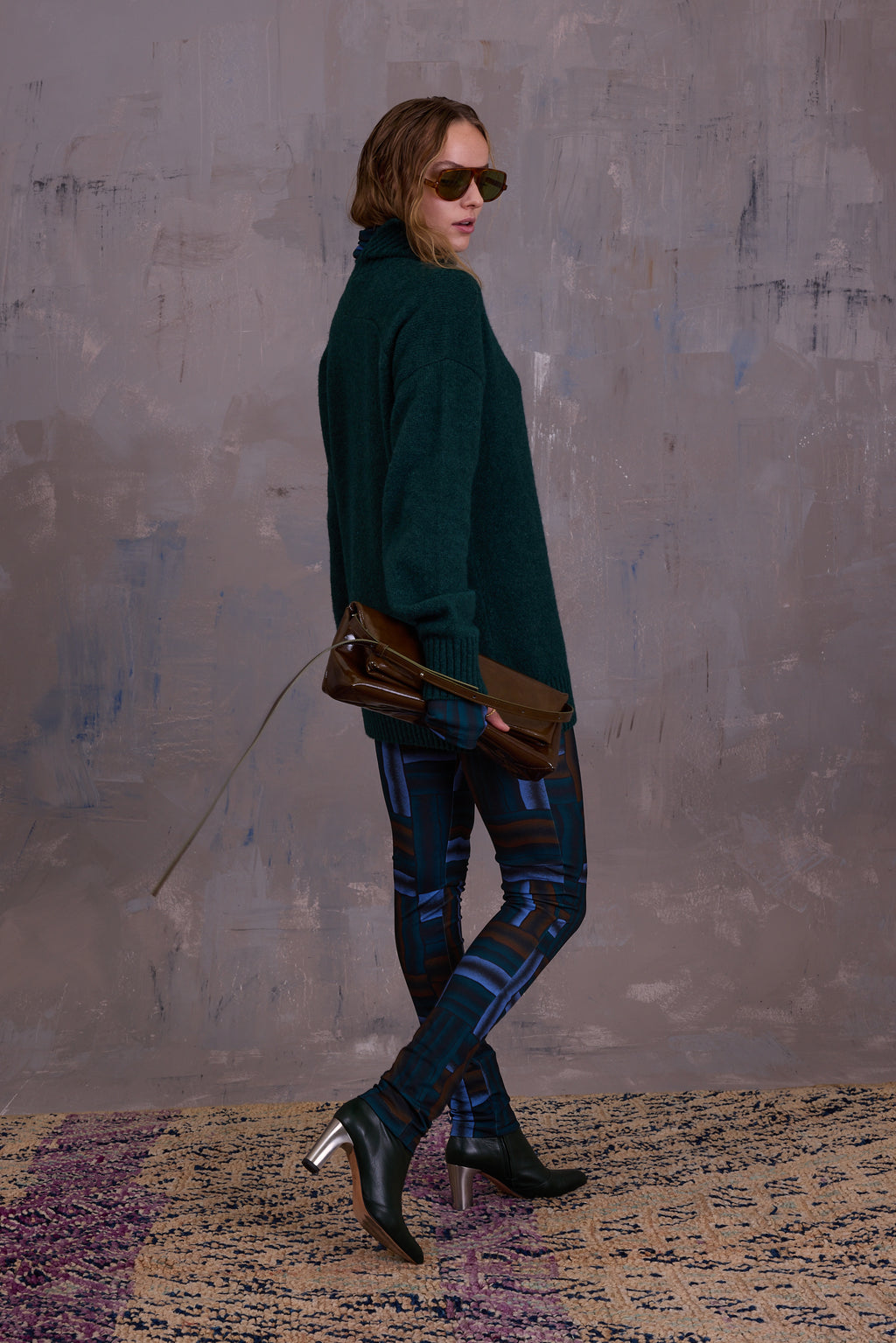 Gennaro handbag in patent olive