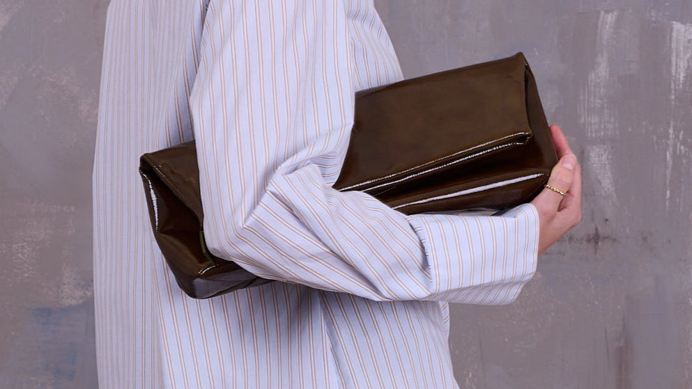 Gennaro handbag in patent olive
