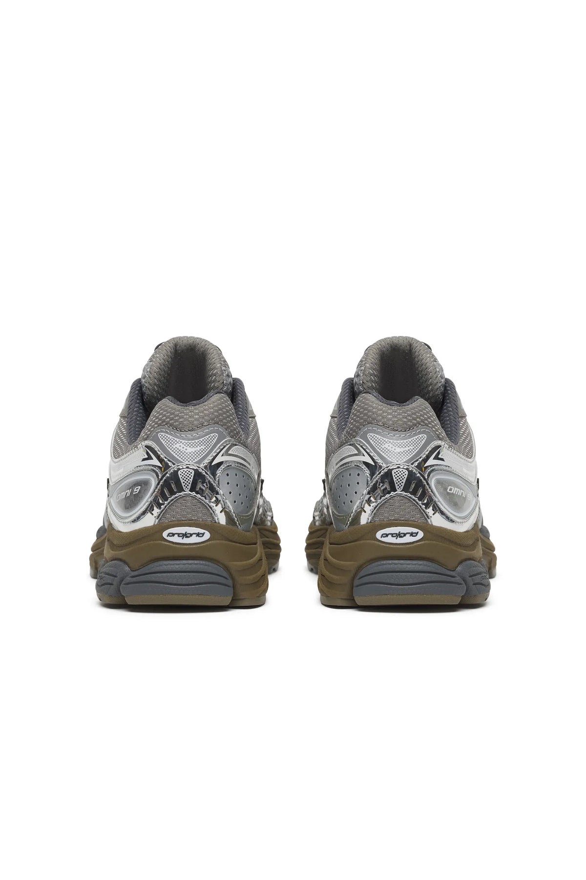 Saucony | ProGrid Omni 9 in Debonair / Silver