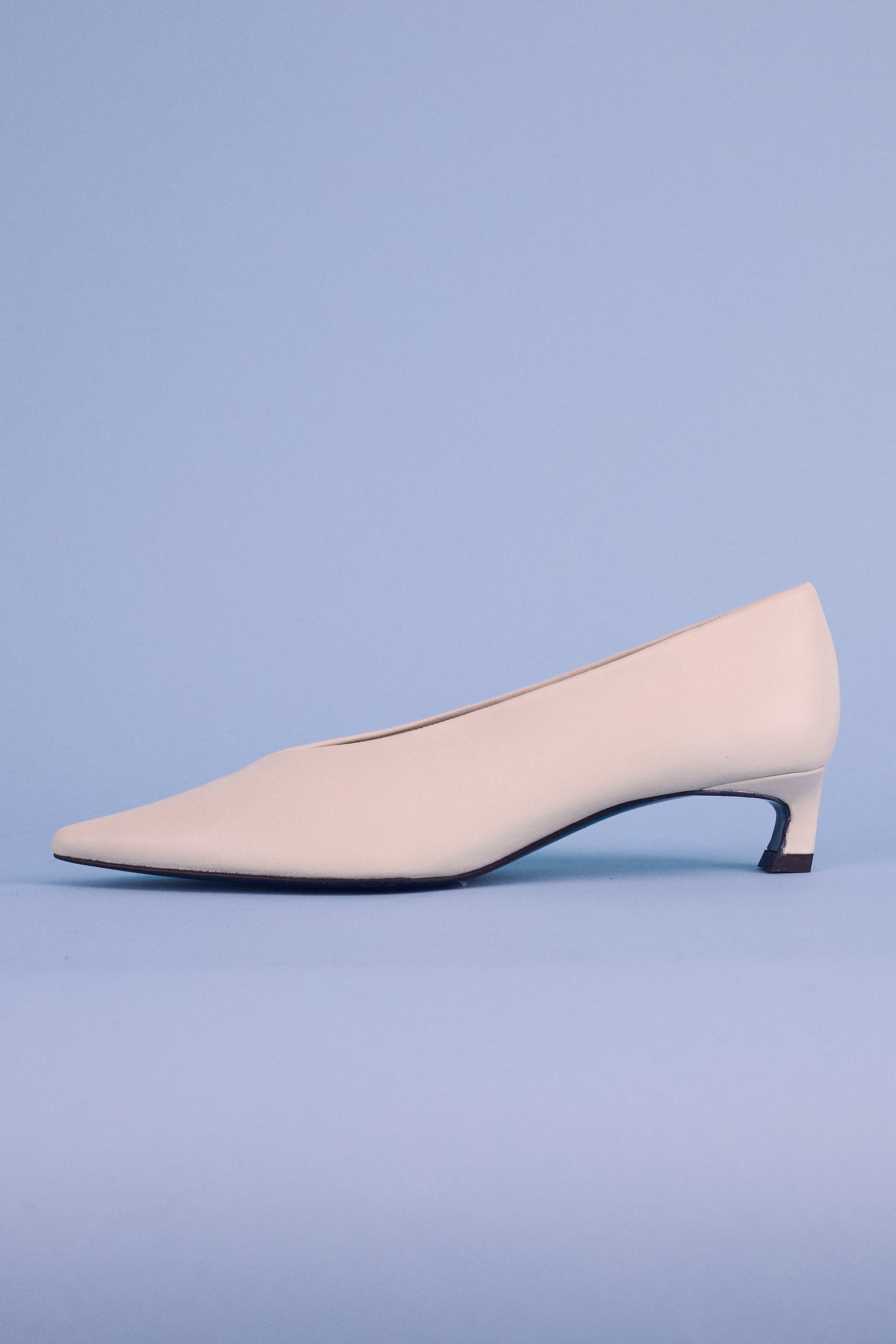 Heaven pump in chalk white