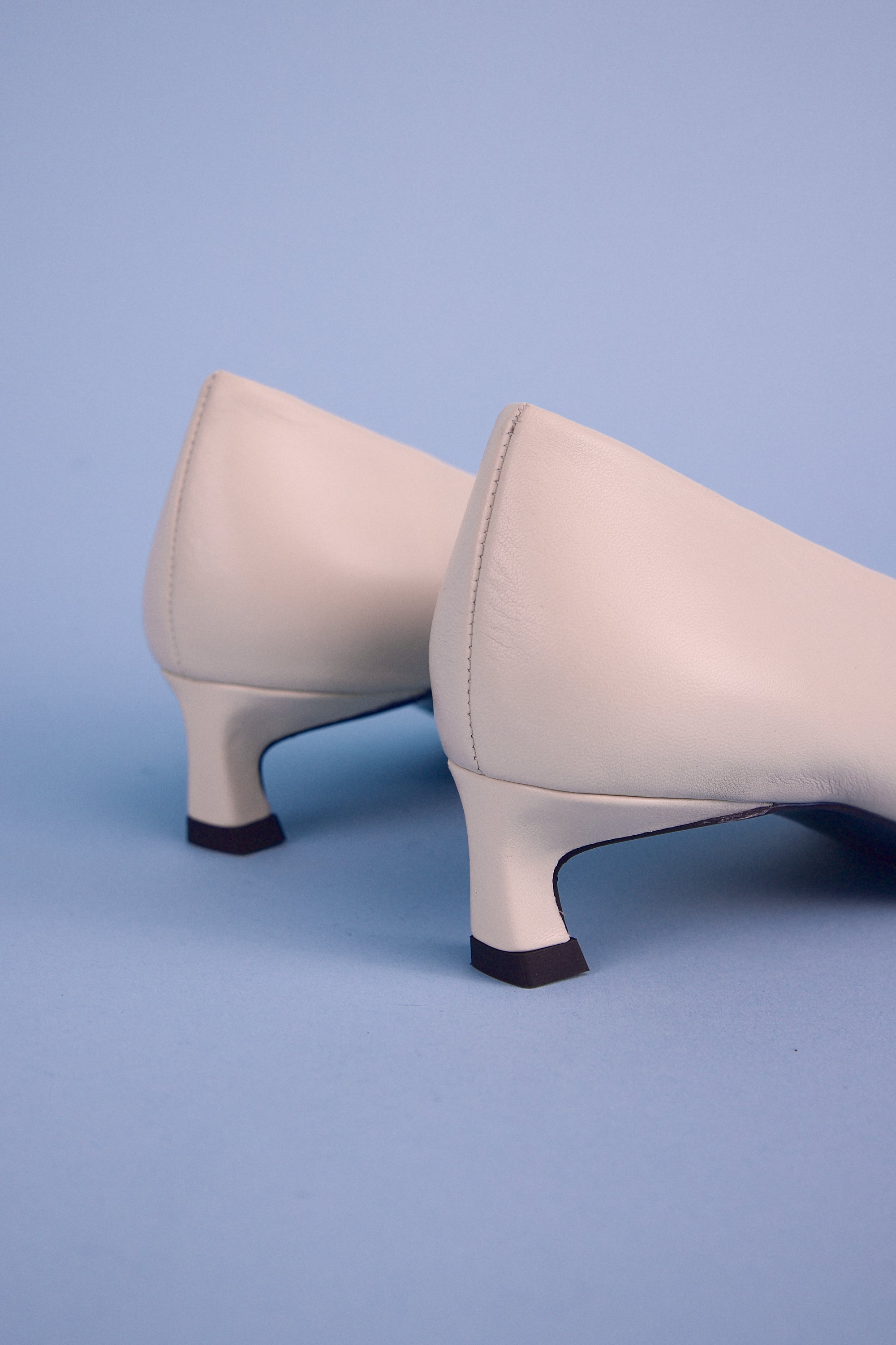 Heaven pump in chalk white