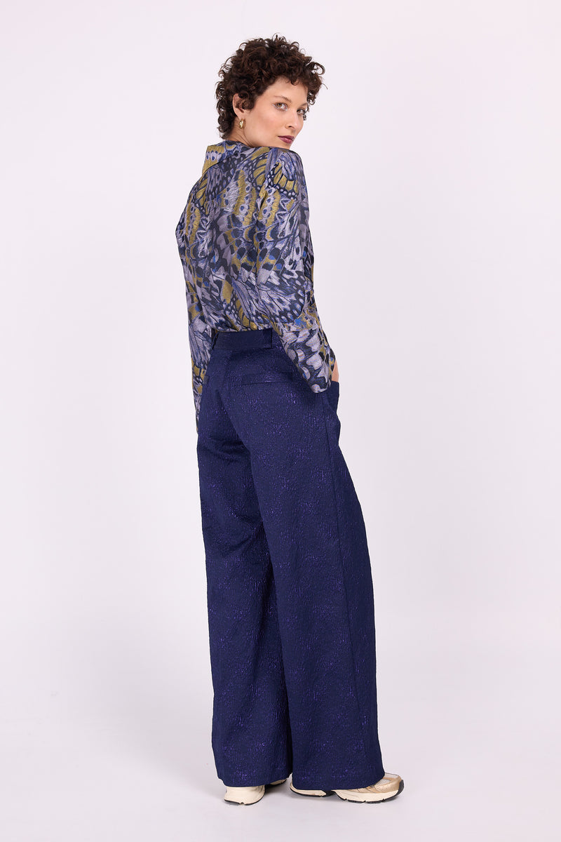 Dolores-Bluse aus fliederfarbenem Schmetterlings-Jacquard